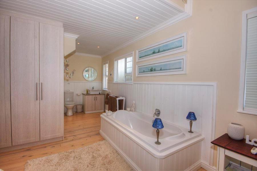 Beach house, Cannon Rocks, near Kenton-on-Sea view 4