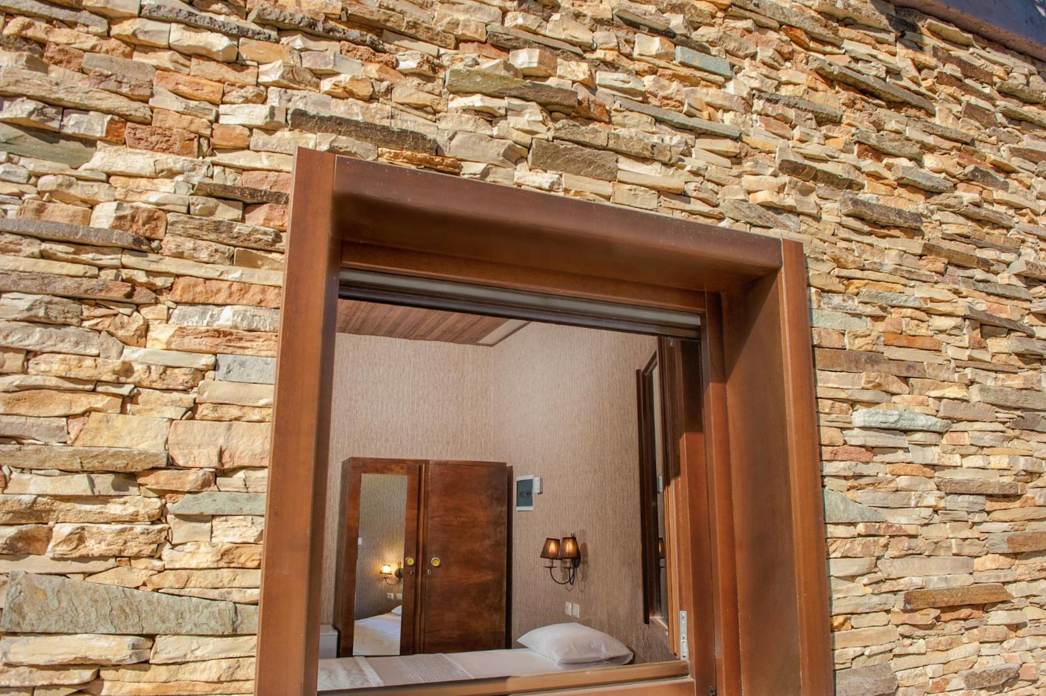 Polys Guest House