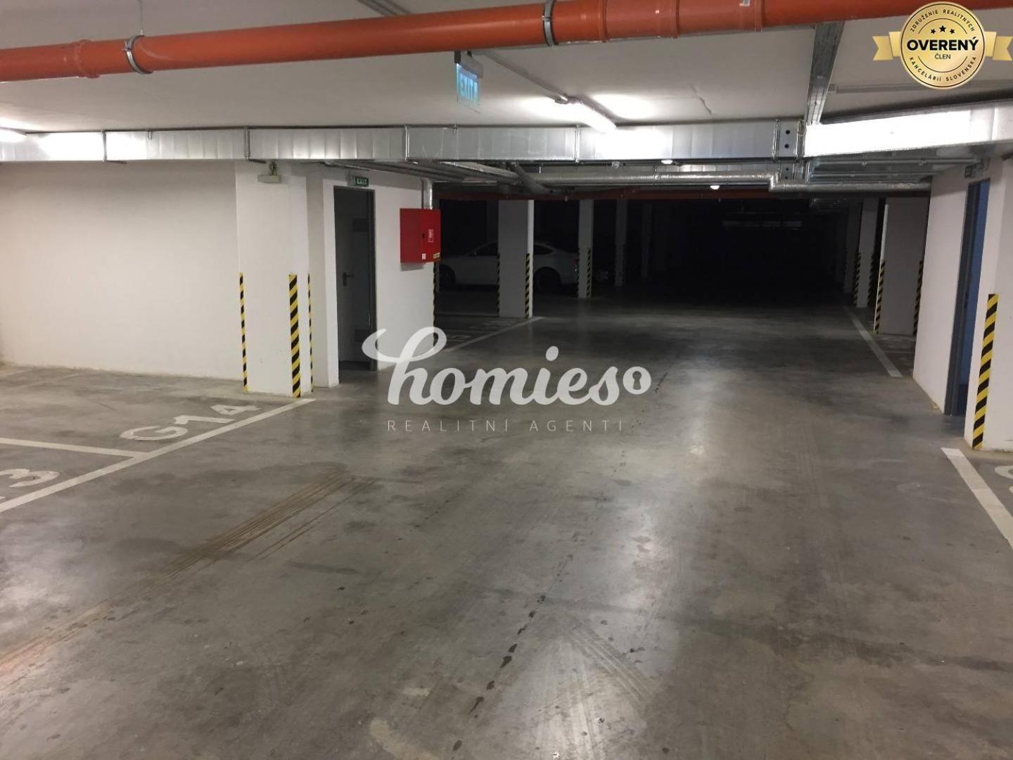 Private 5 star 3 room flat and in-door Pkg