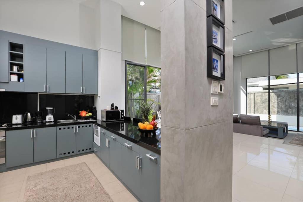 3 bed beachfront modern house in Kata Noi view 4