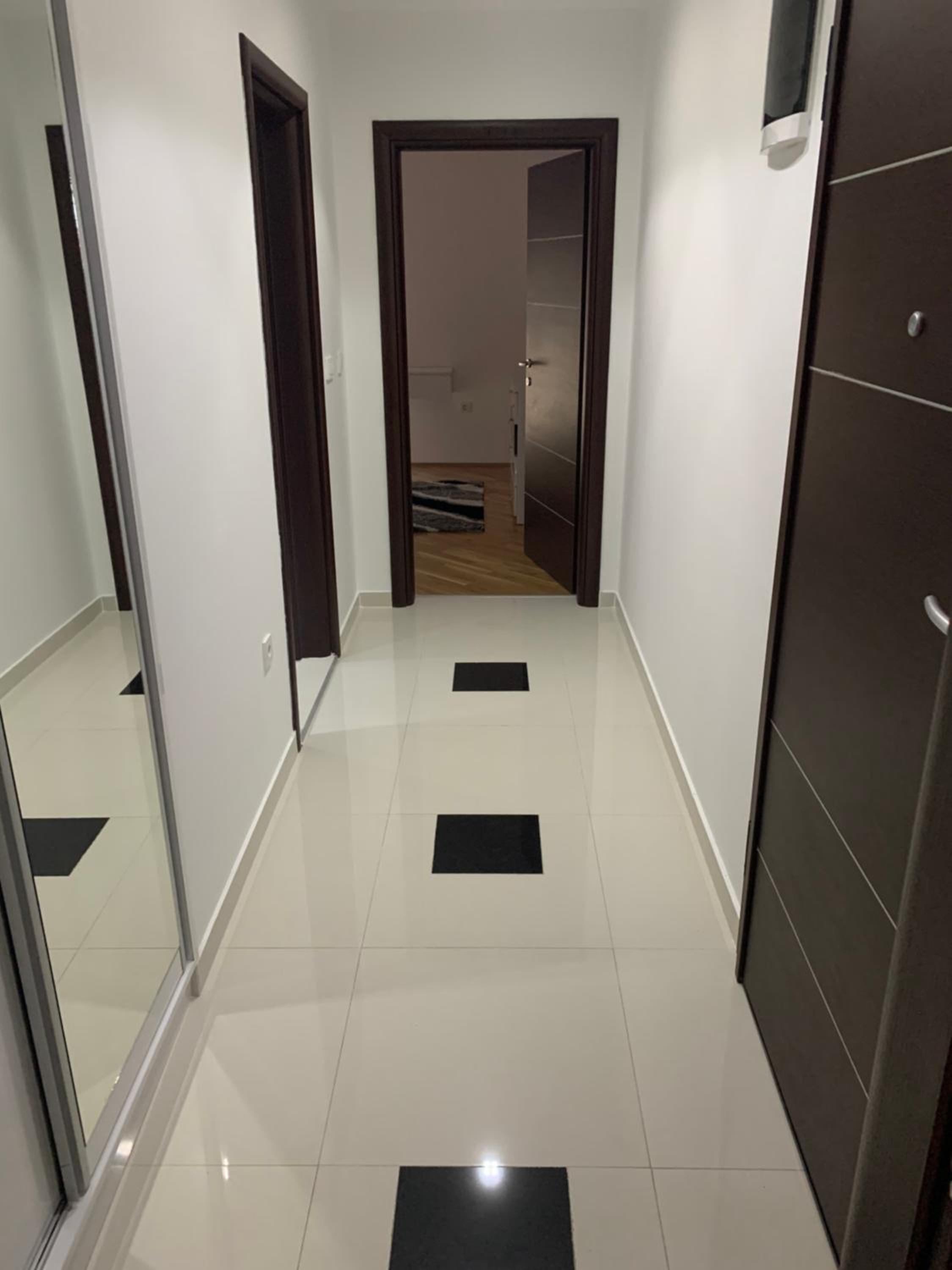 LUXURY SUITES MARKOV
