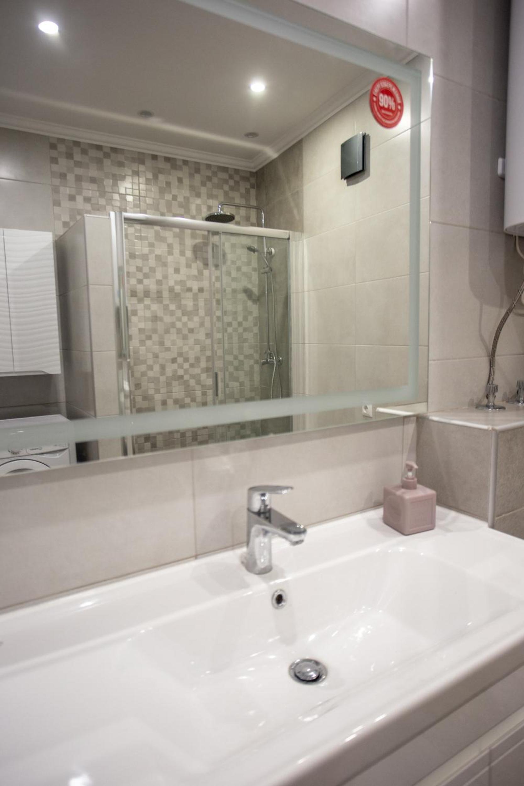 Ultra Lux 3 rooms Apartment near Arena City view 2
