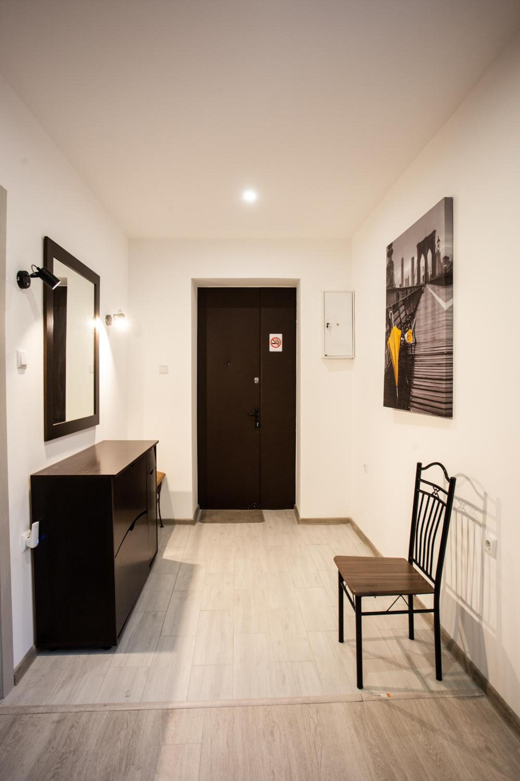 Ultra Lux 3 rooms Apartment near Arena City view 4