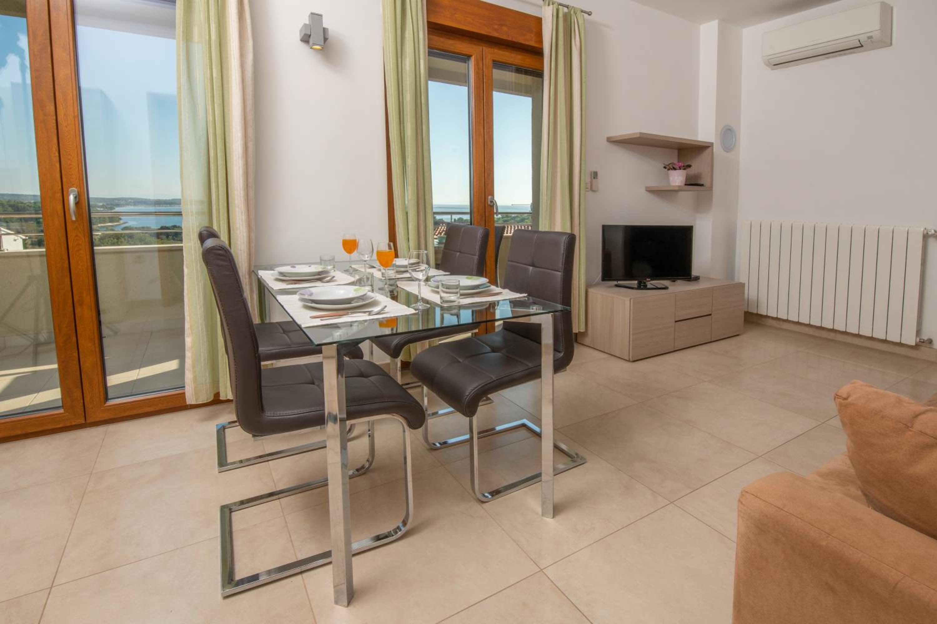 Apartments Oliva