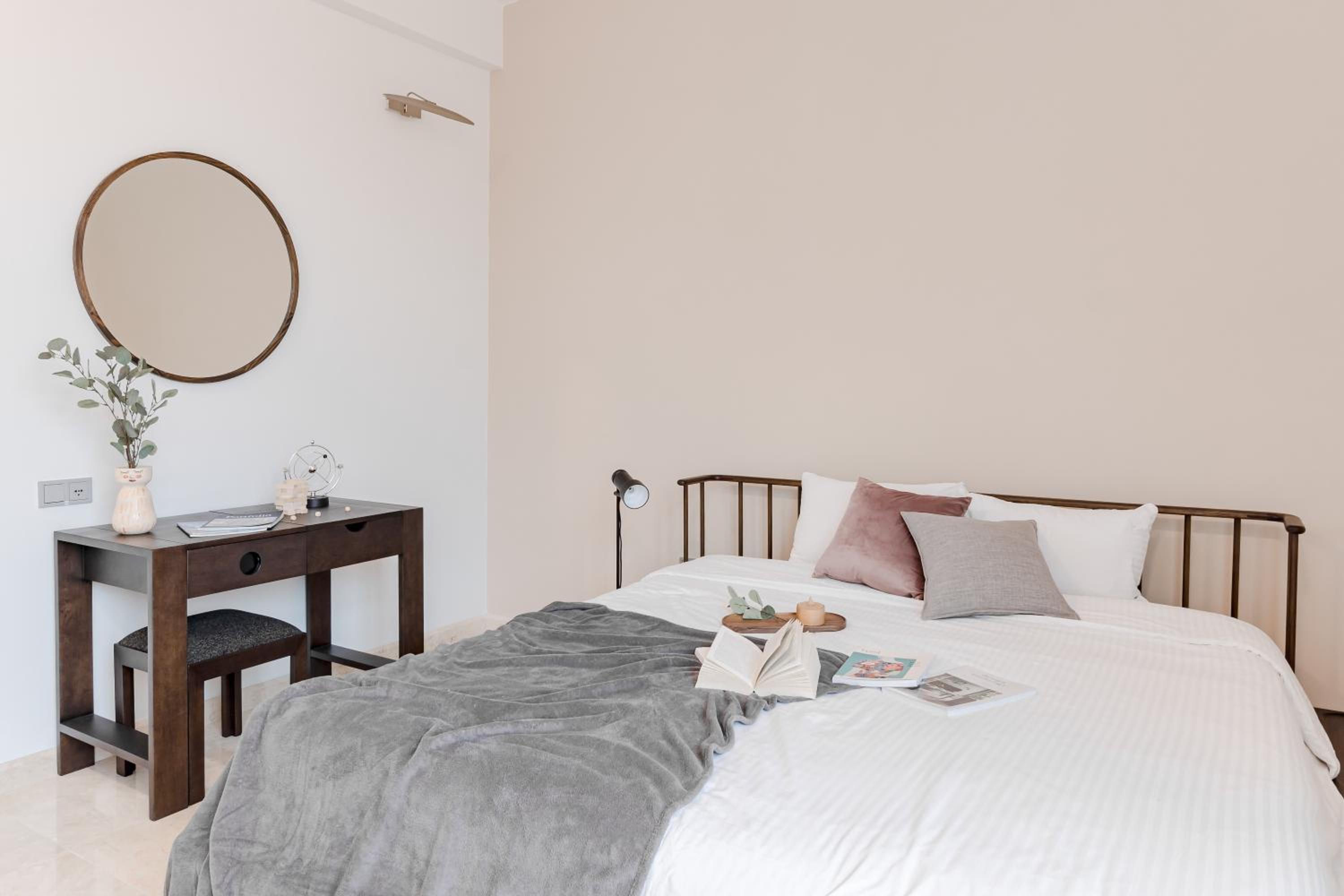 Blue Arch - Luxury Serviced Apartment in Central Saigon