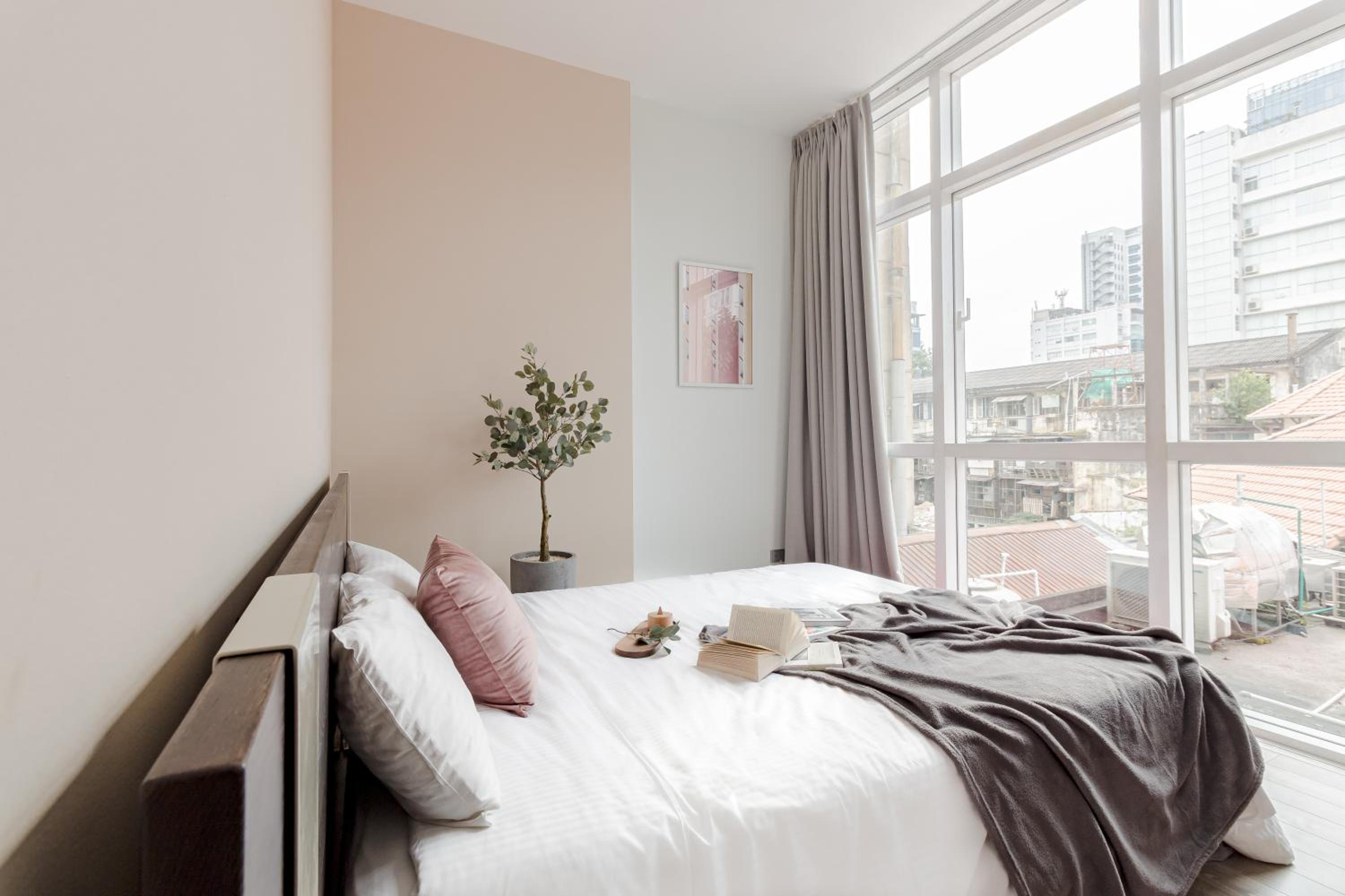 Blue Arch - Luxury Serviced Apartment in Central Saigon