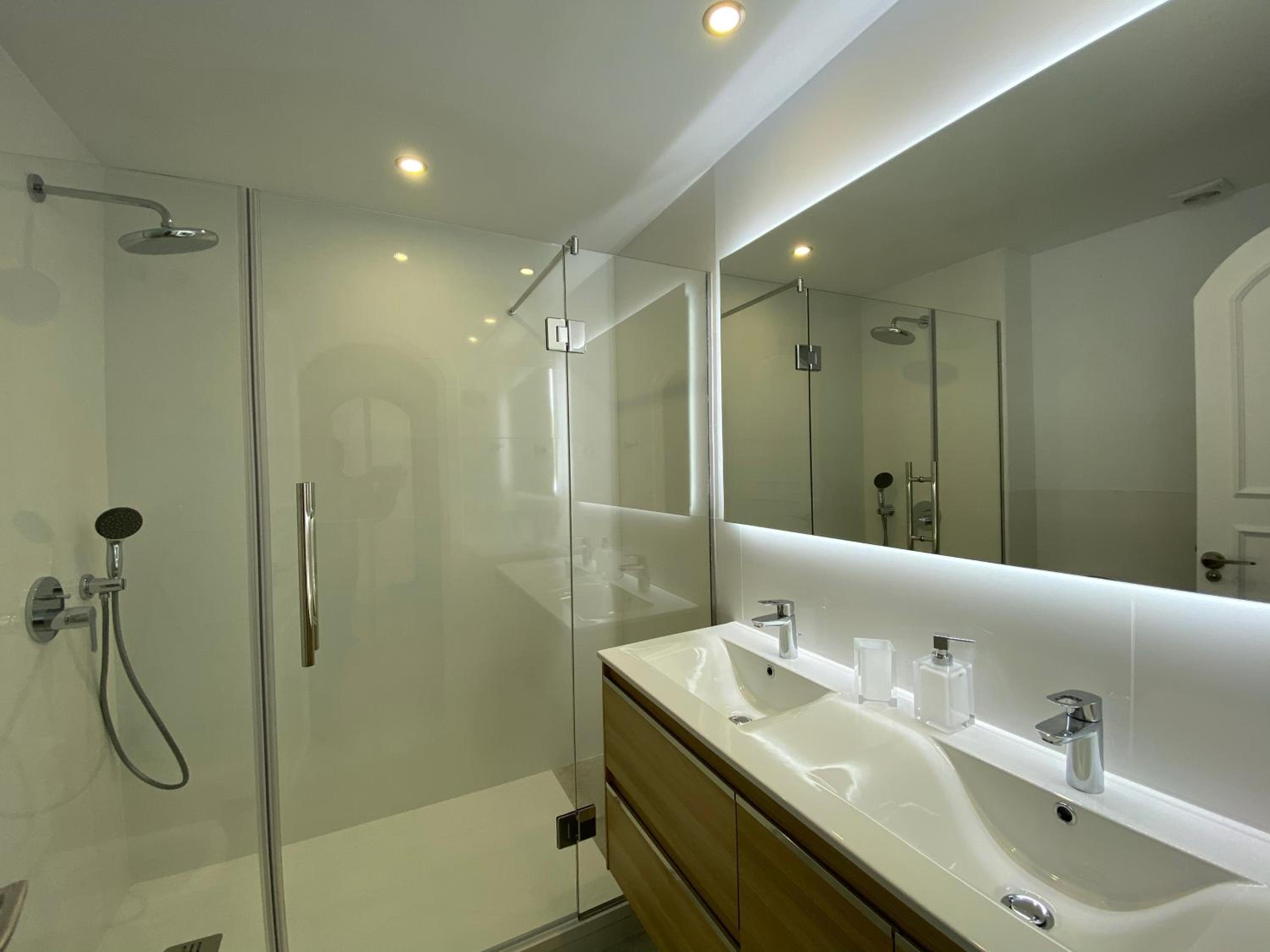 Luxury Apartm Brand newSwimming PoolGolf Beach