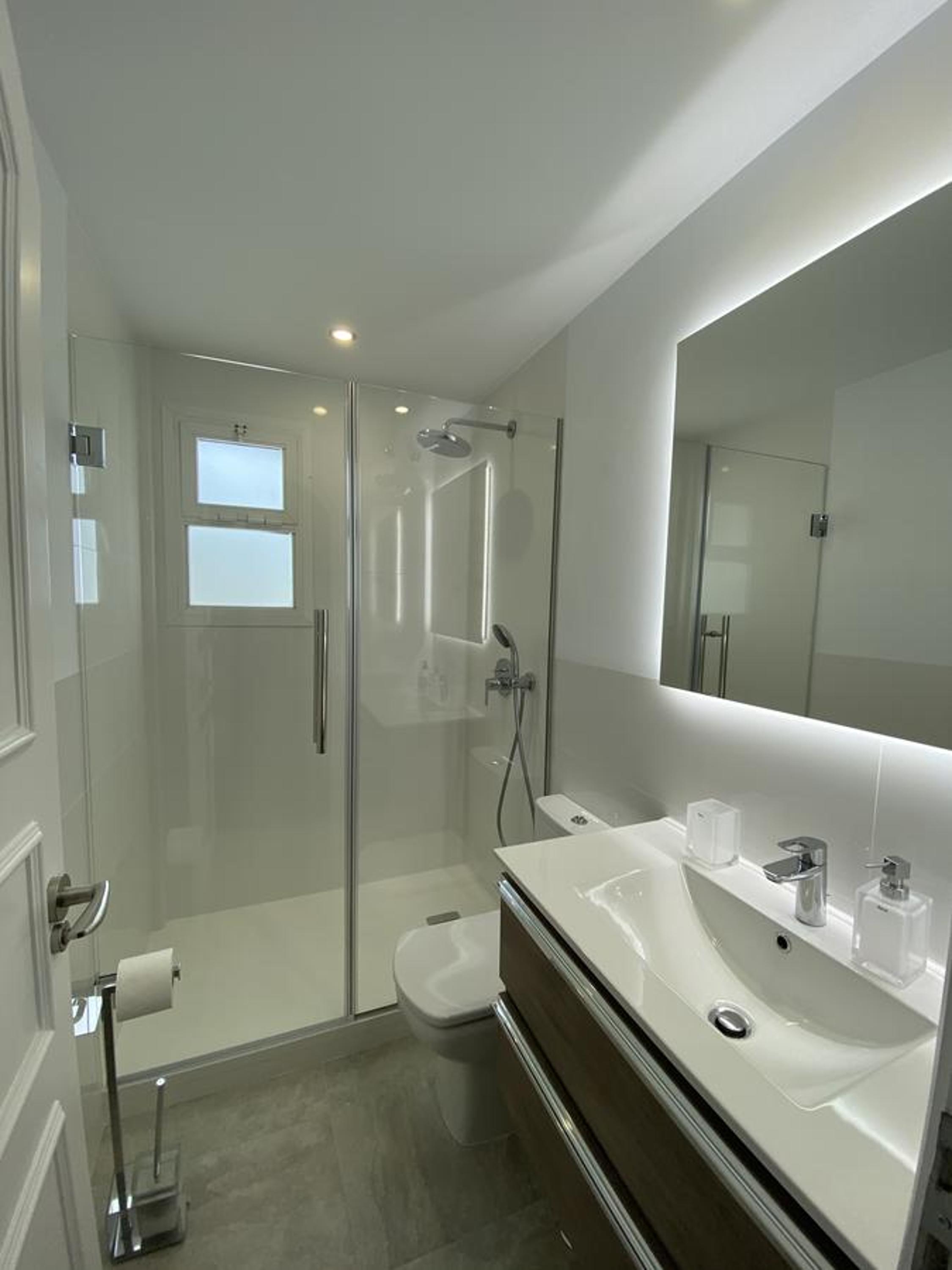 Luxury Apartm Brand newSwimming PoolGolf Beach