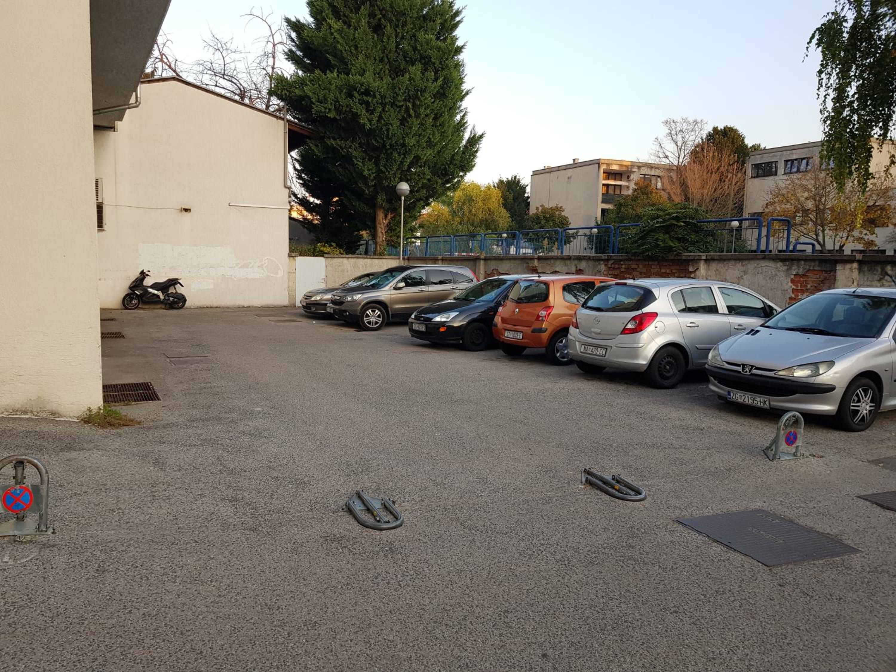 Photo 10