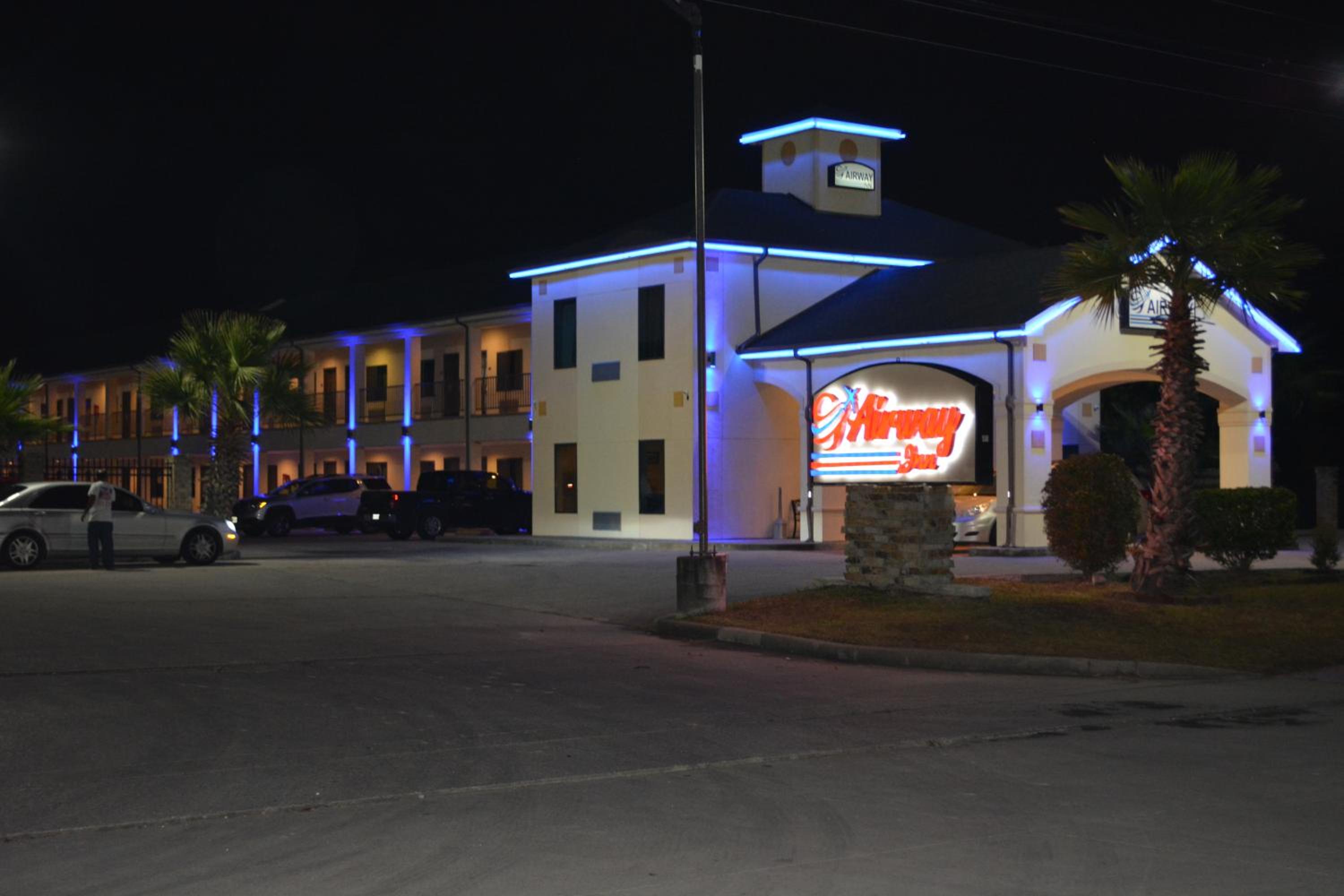 Hotel Airway Inn - IAH Airport - Image 1