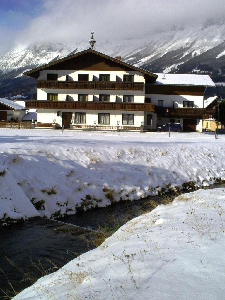 Pension Tilly