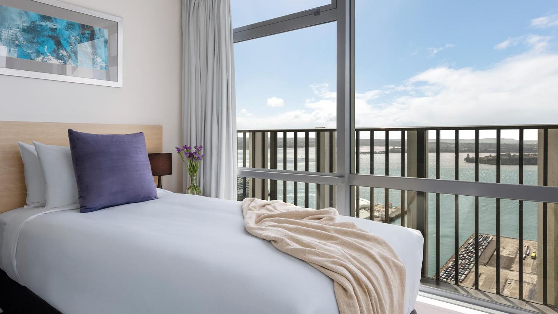 Auckland Harbour Suites-4