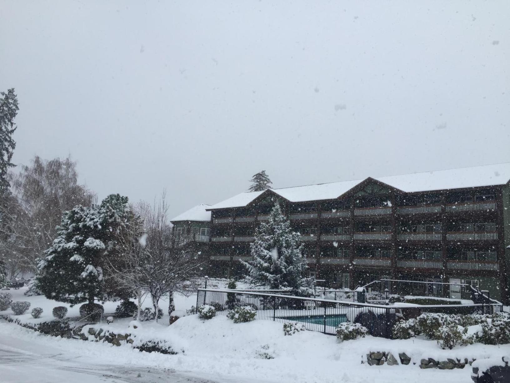 Lakeside Lodge and Suites