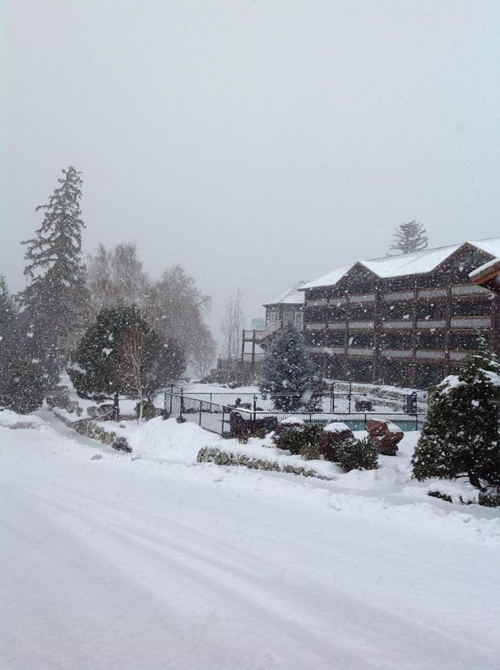 Lakeside Lodge and Suites