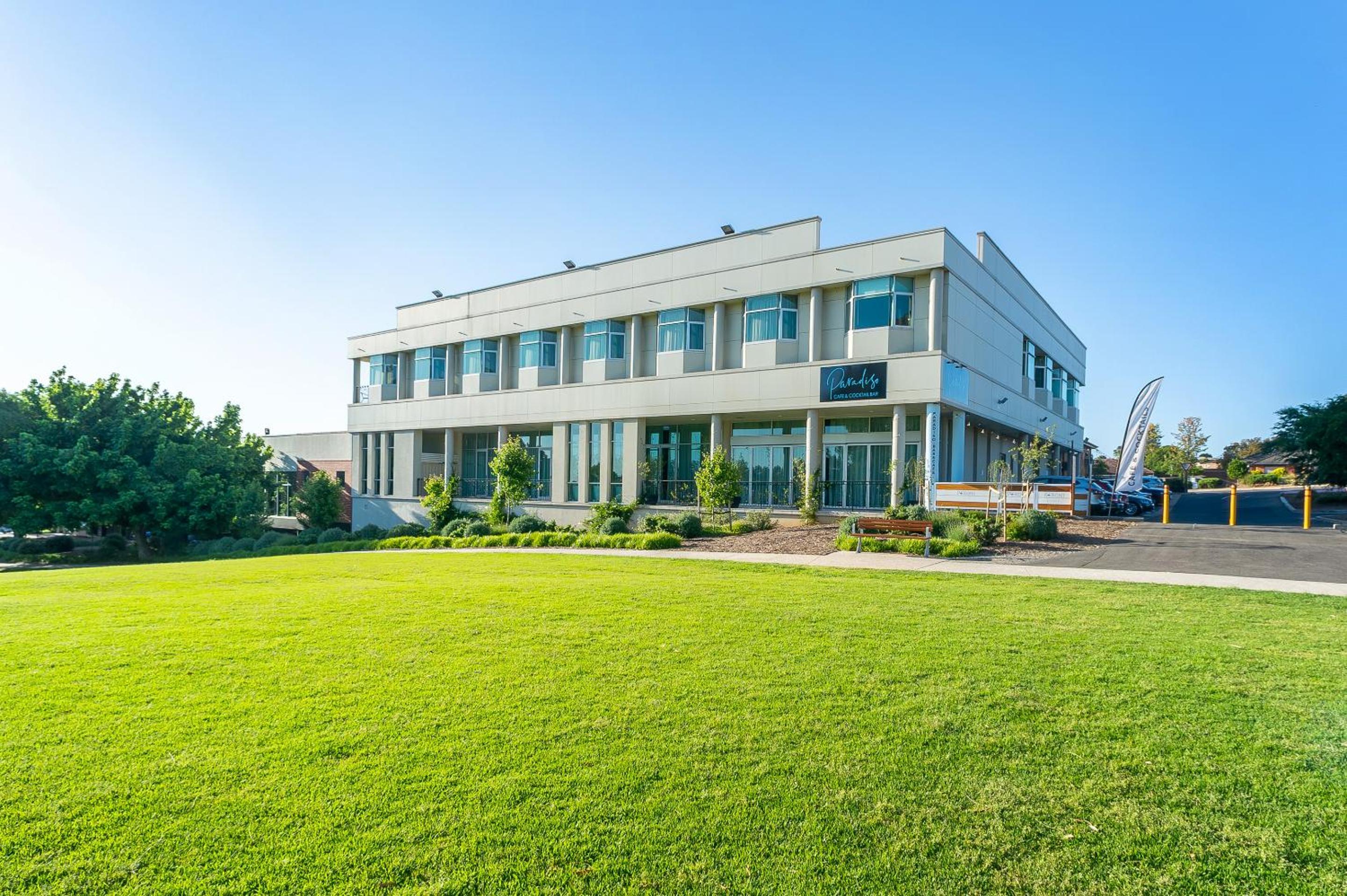 Hotel Sfera's Park Suites & Convention Centre - Image 1