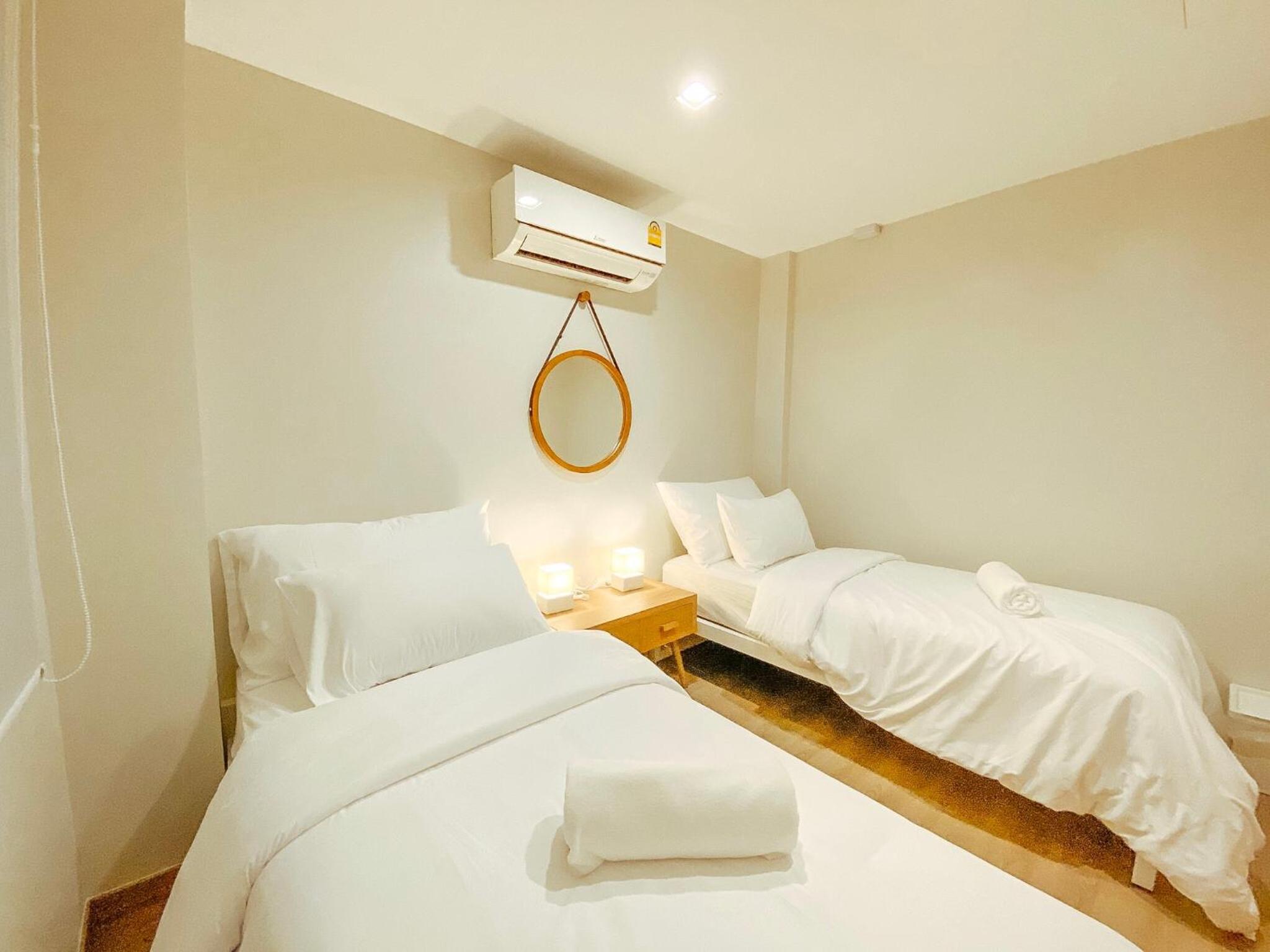 YAKTHAI POSHTEL
