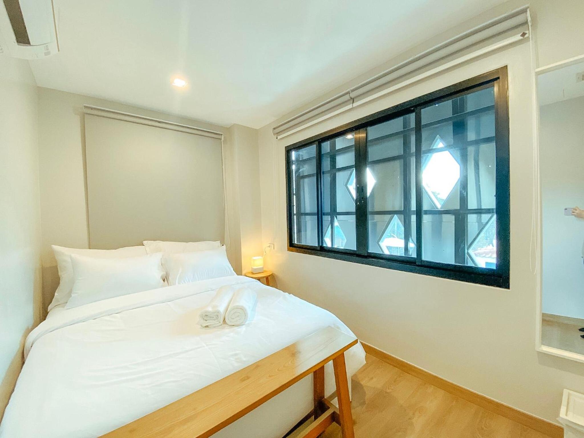 YAKTHAI POSHTEL