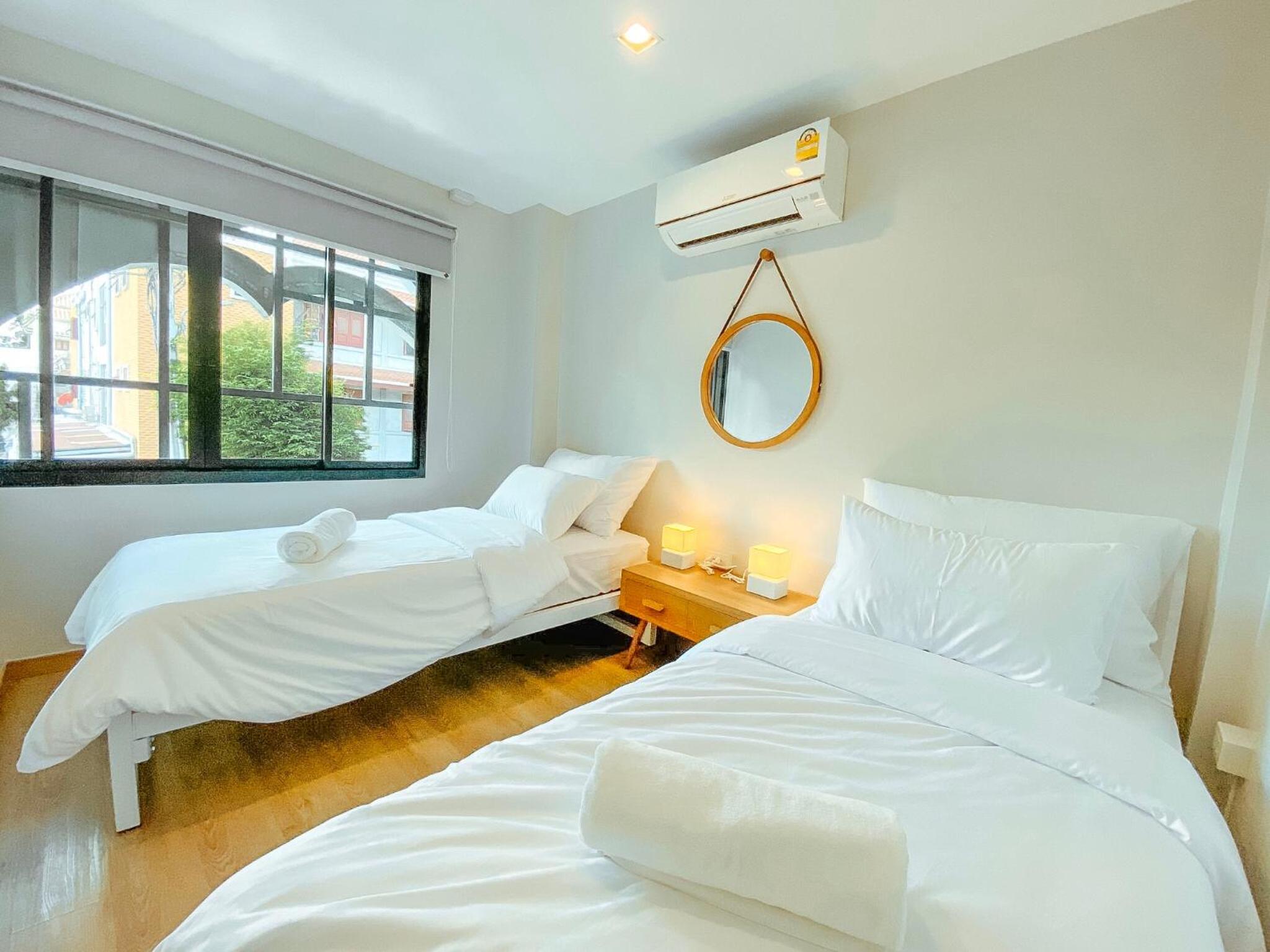 YAKTHAI POSHTEL