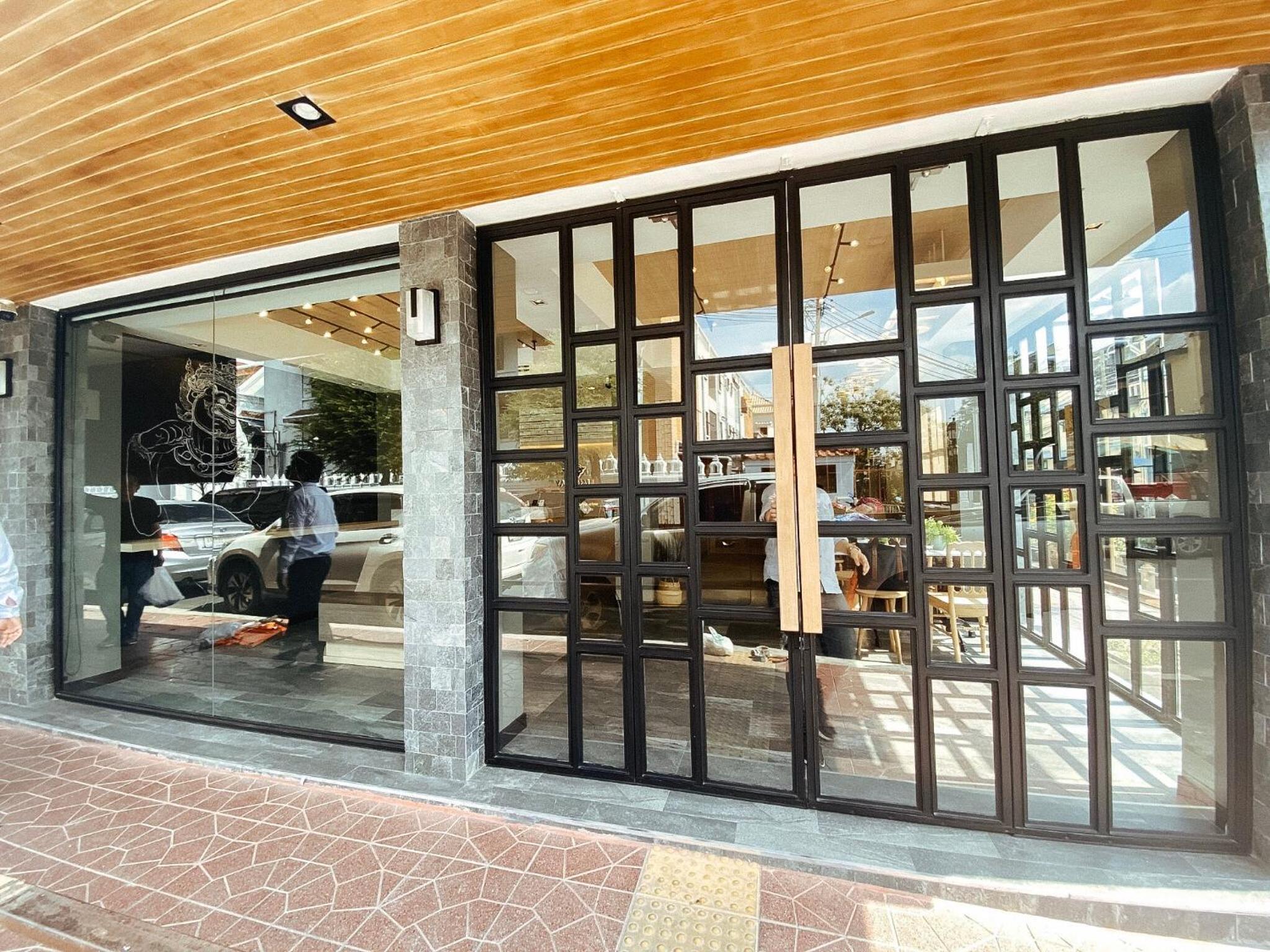 YAKTHAI POSHTEL