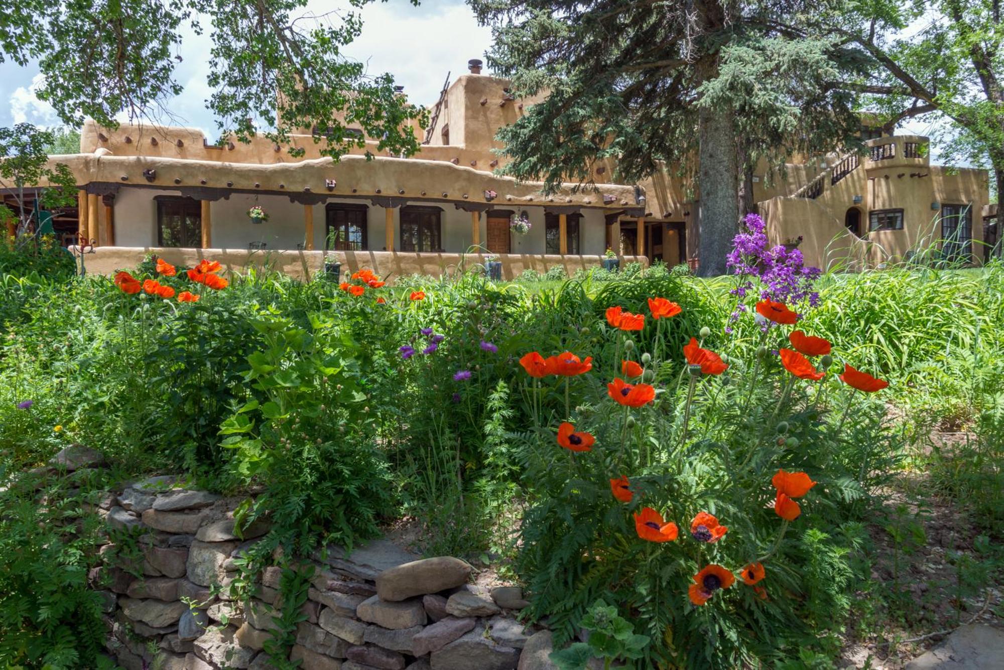 Inn on La Loma Plaza