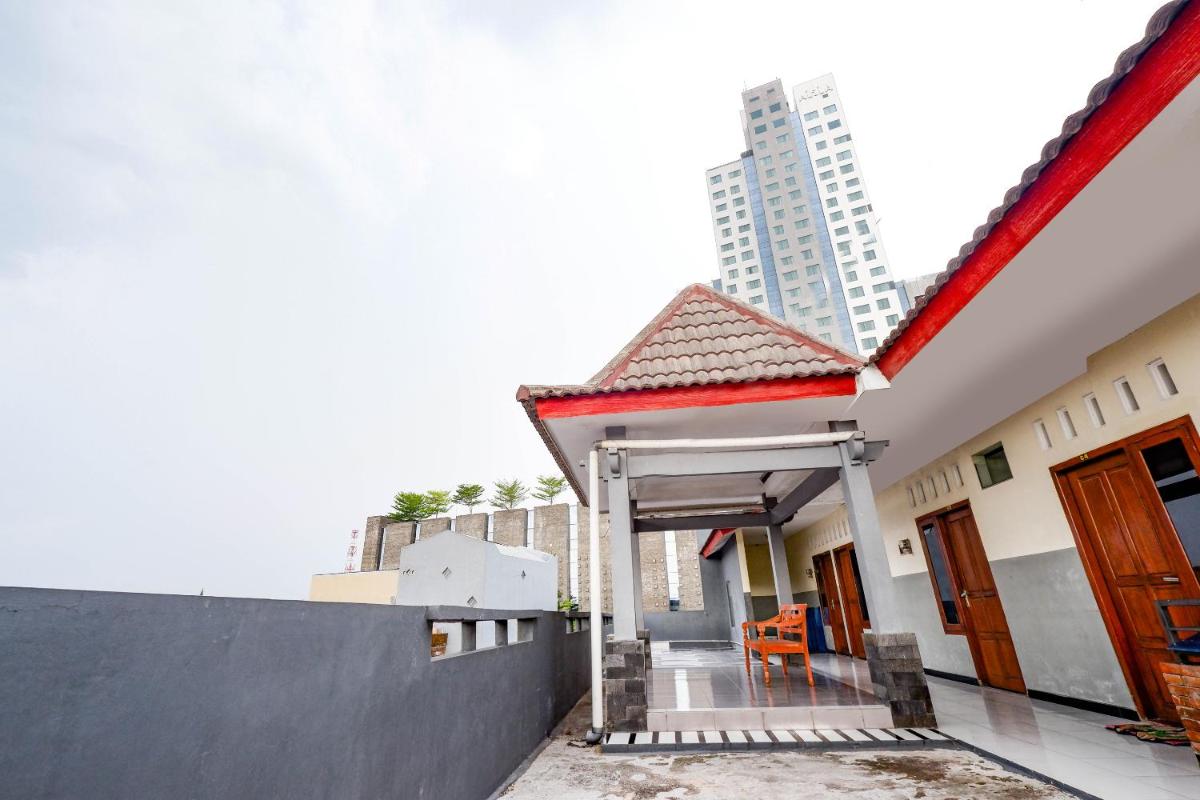Solo Vacations - SUPER OYO 2209 Solo Point Guest House Syariah - Property Image 2