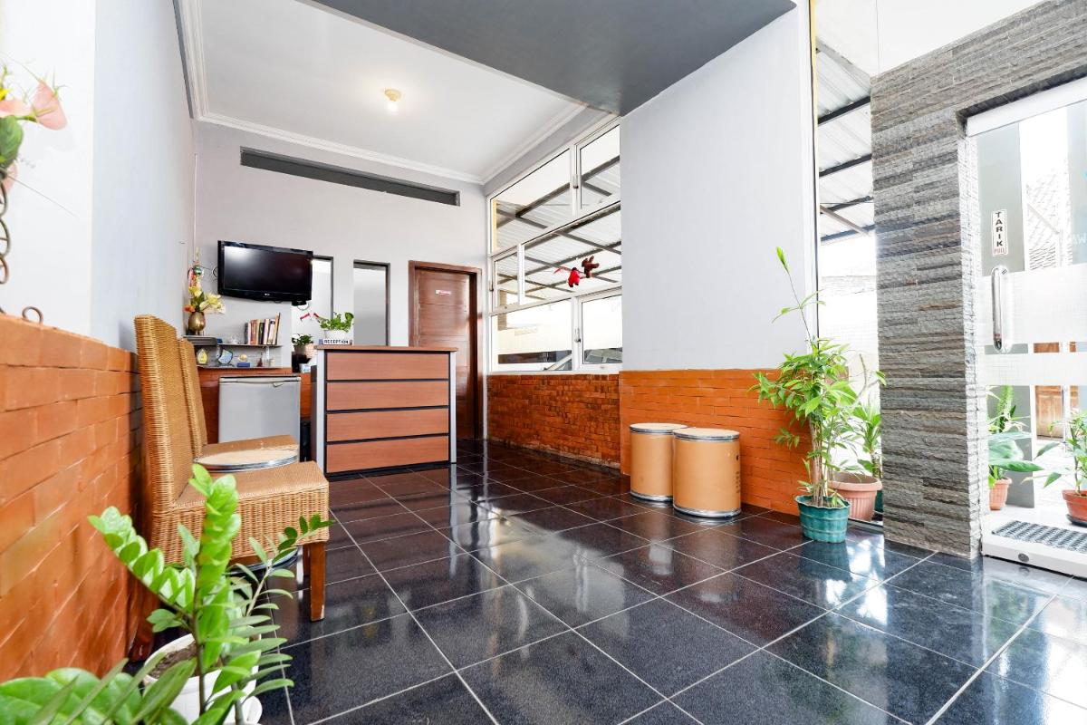 Solo Vacations - SUPER OYO 2209 Solo Point Guest House Syariah - Property Image 4