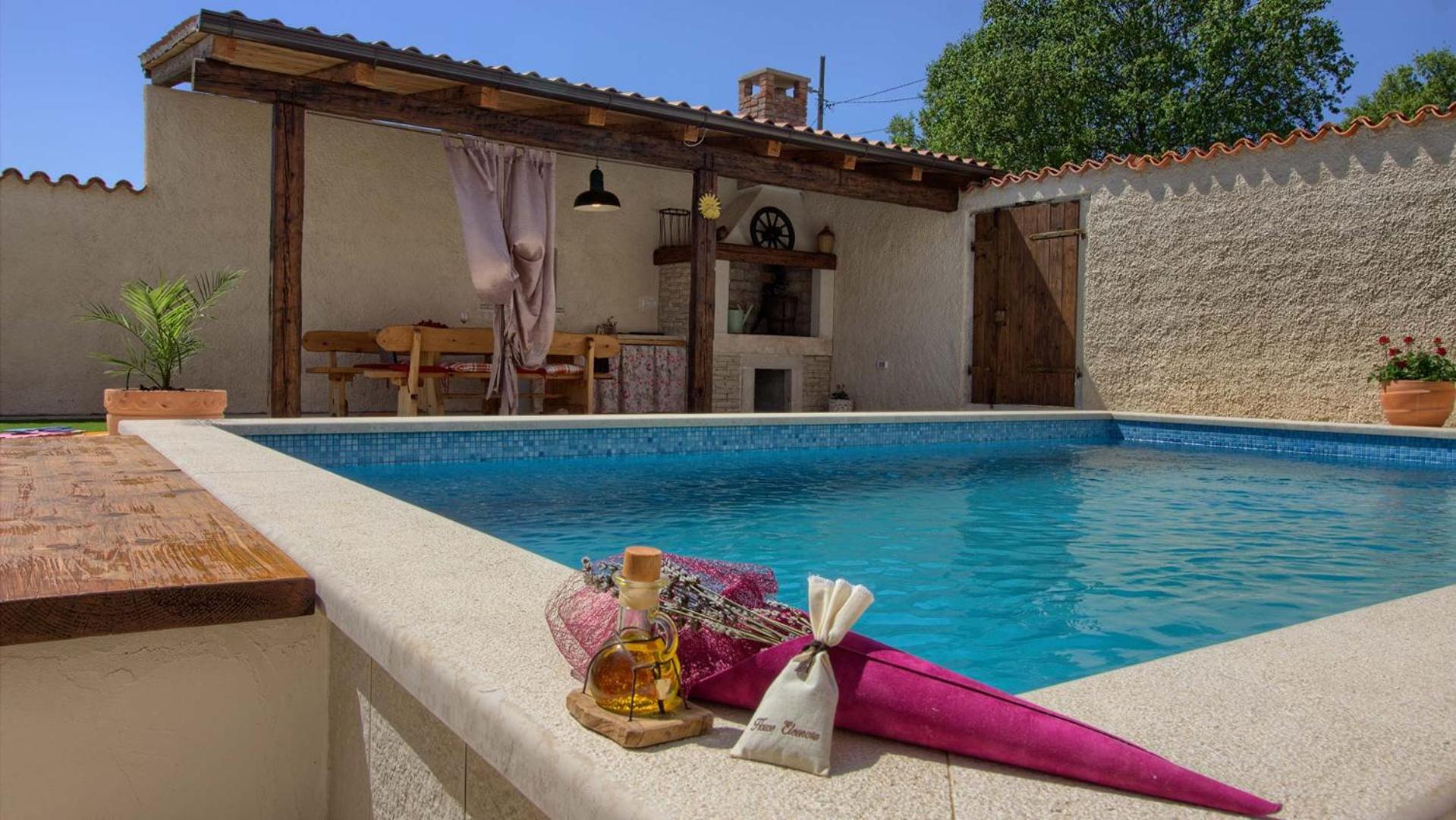 Charming villa Eleonora with pool near Pula view 2