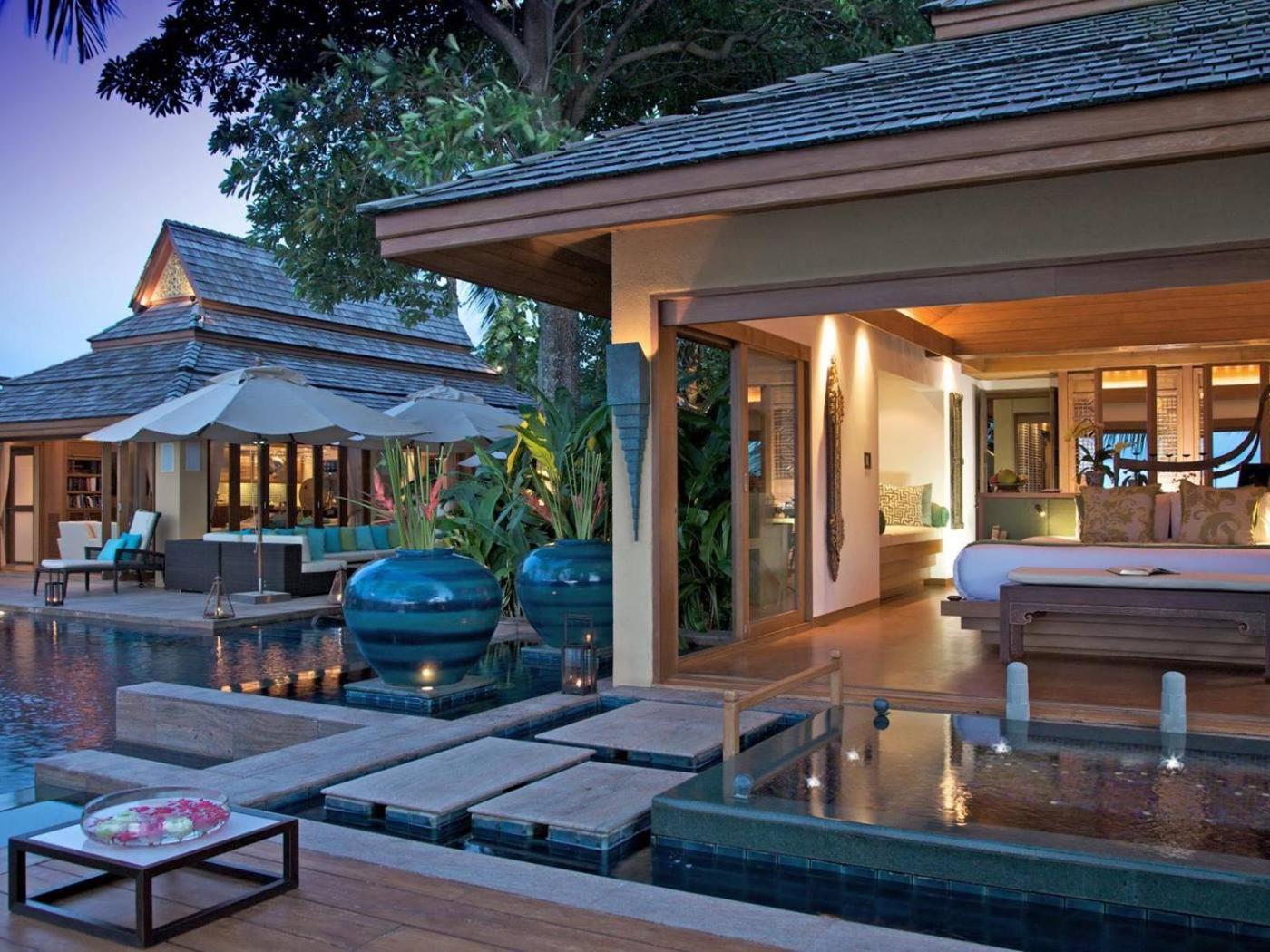 Upni Duniya - Luxury, Beachfront 9-suites Villa view 3