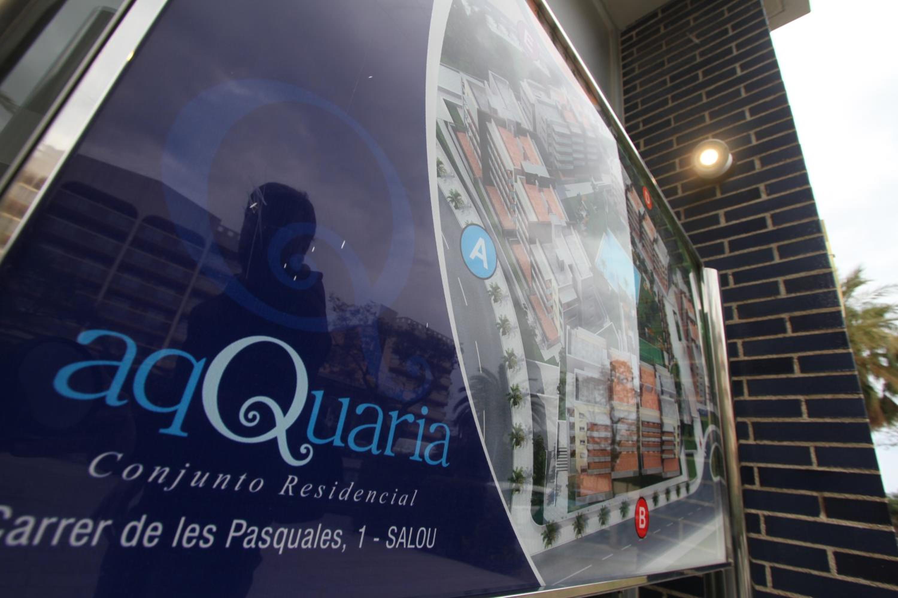 For a Stay Aqquaria Deluxe