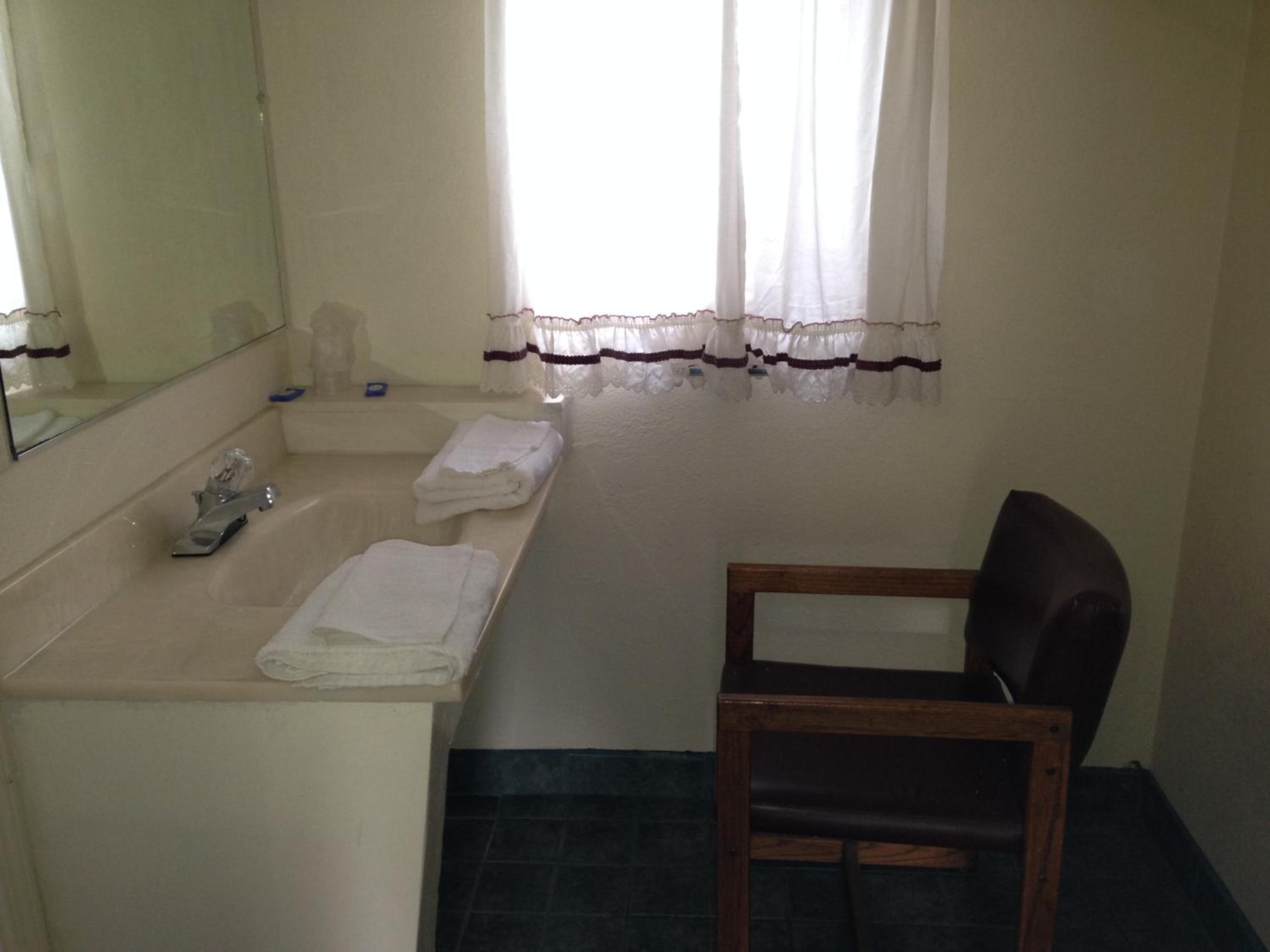Vallejo Vacations - Discovery Inn - Property Image 8