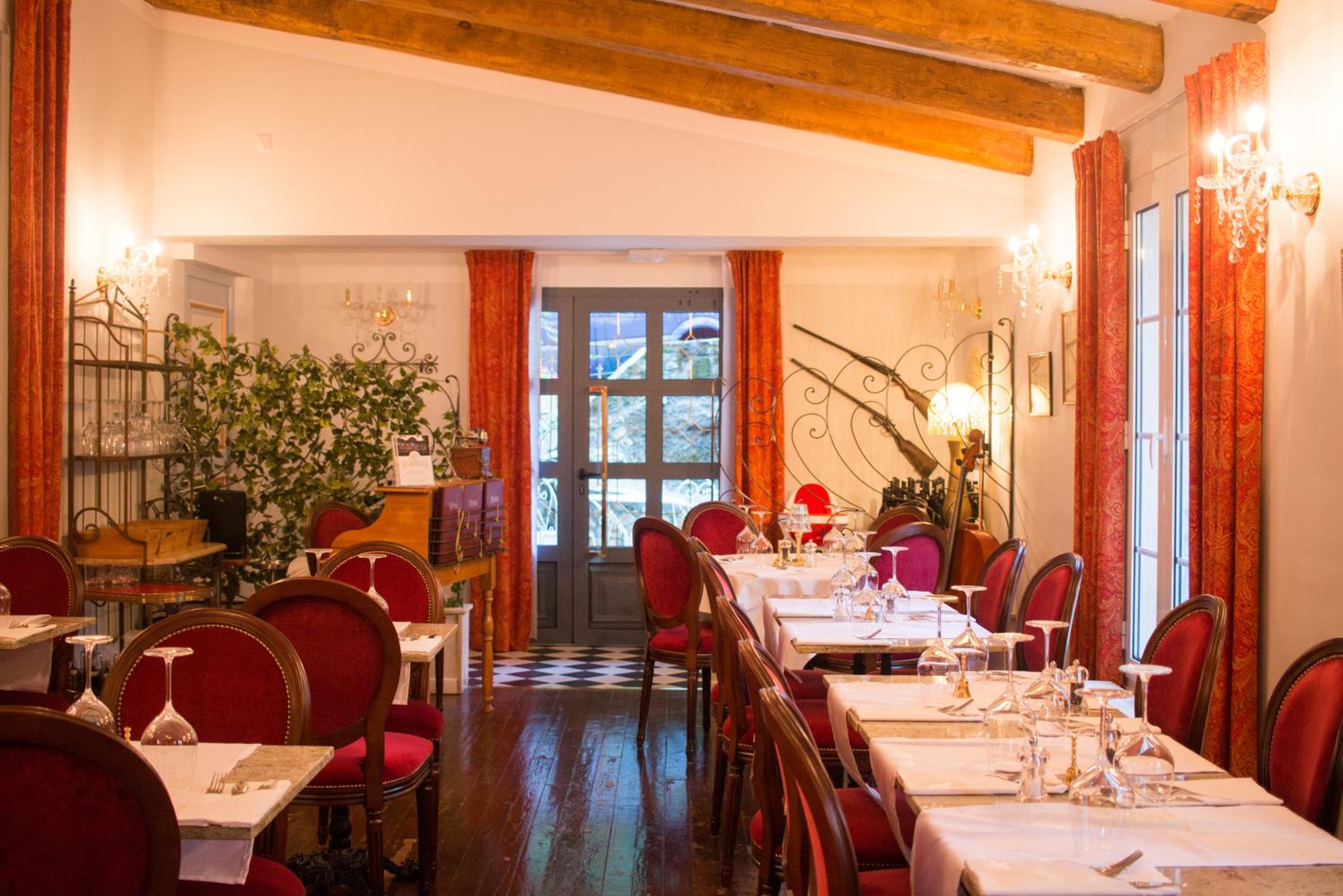 restaurant