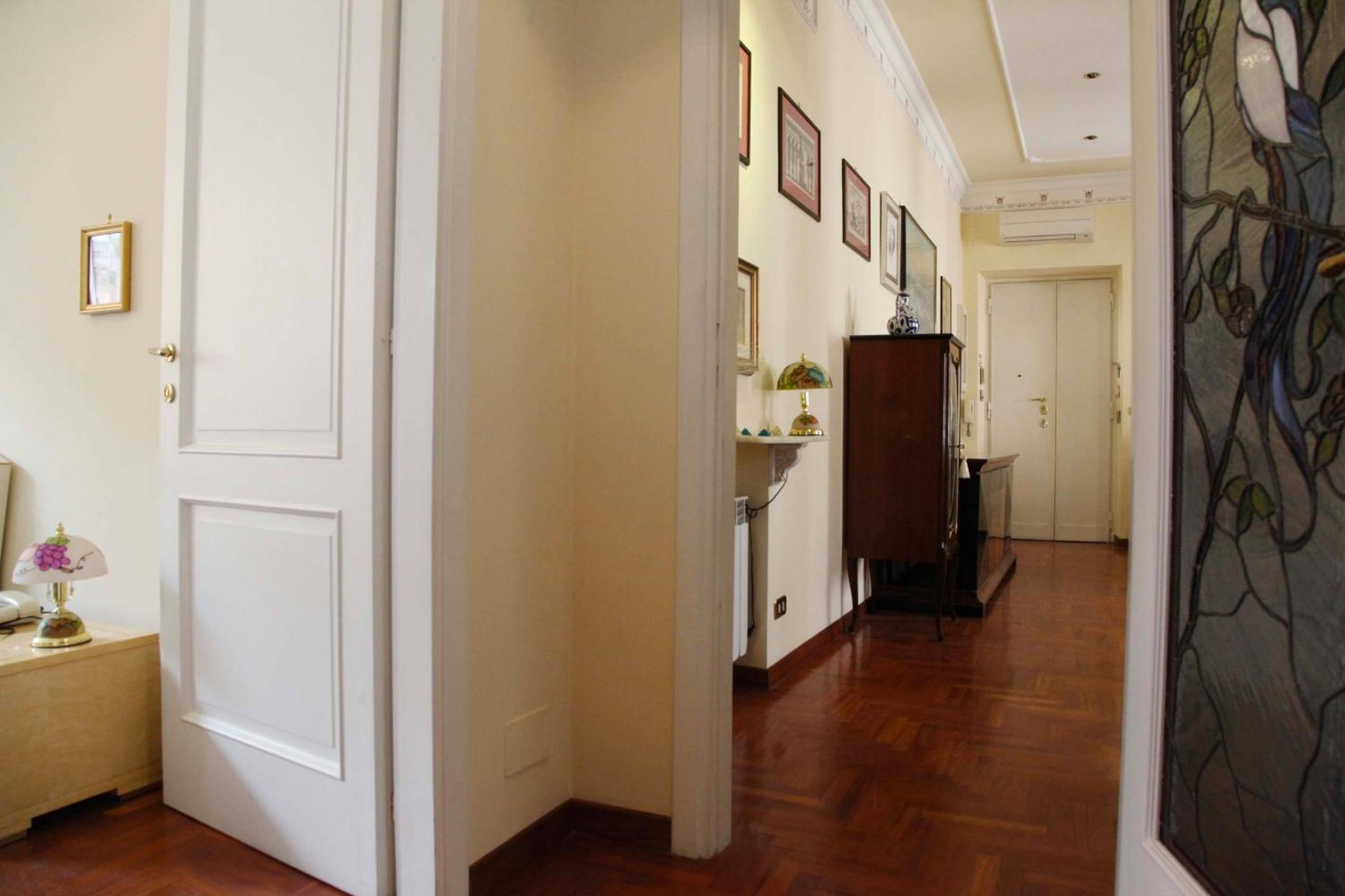 Colosseo Apartments and Rooms - Rome City Centre
