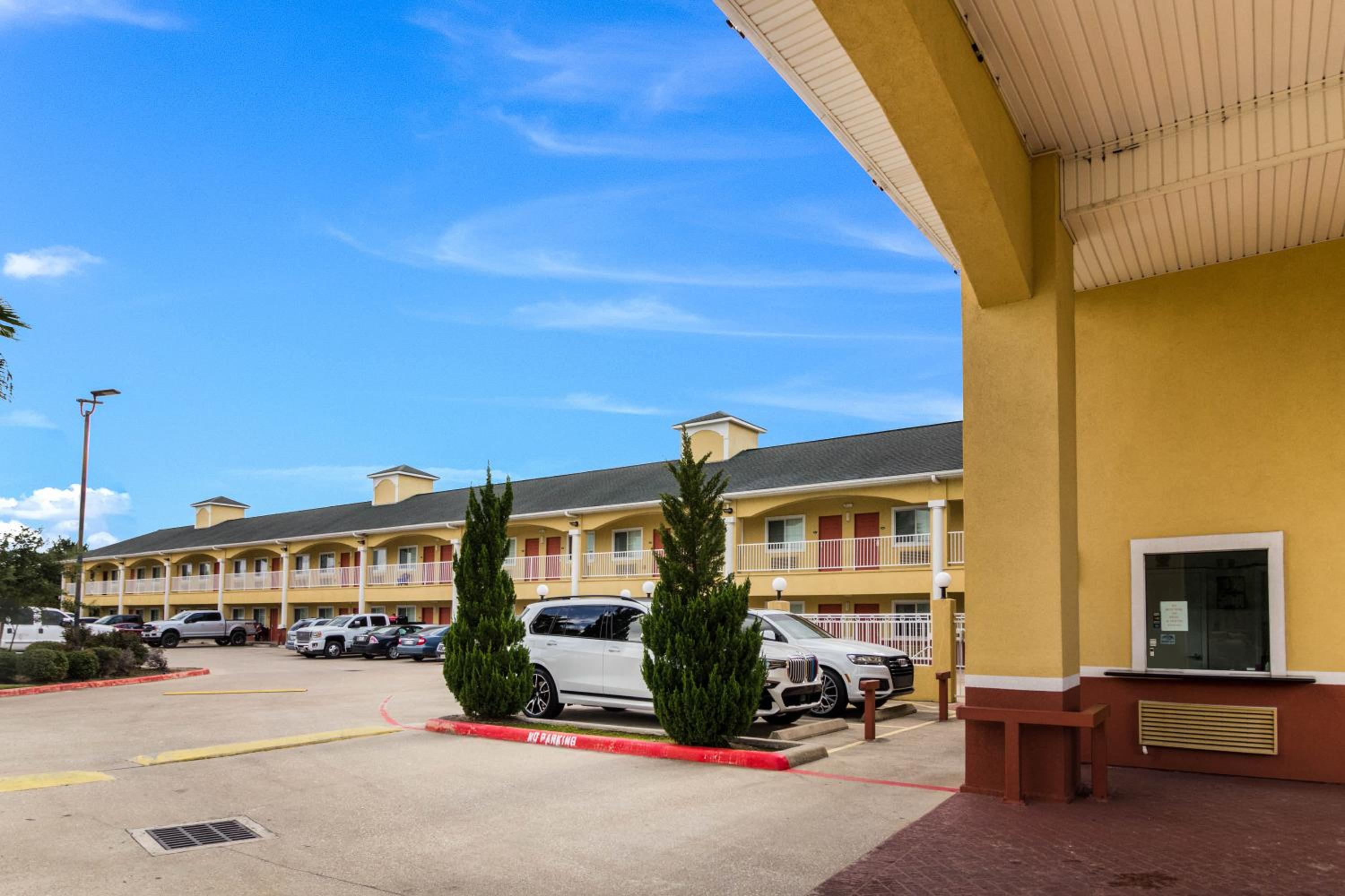 Scottish Inn and Suites Baytown Tx view 3
