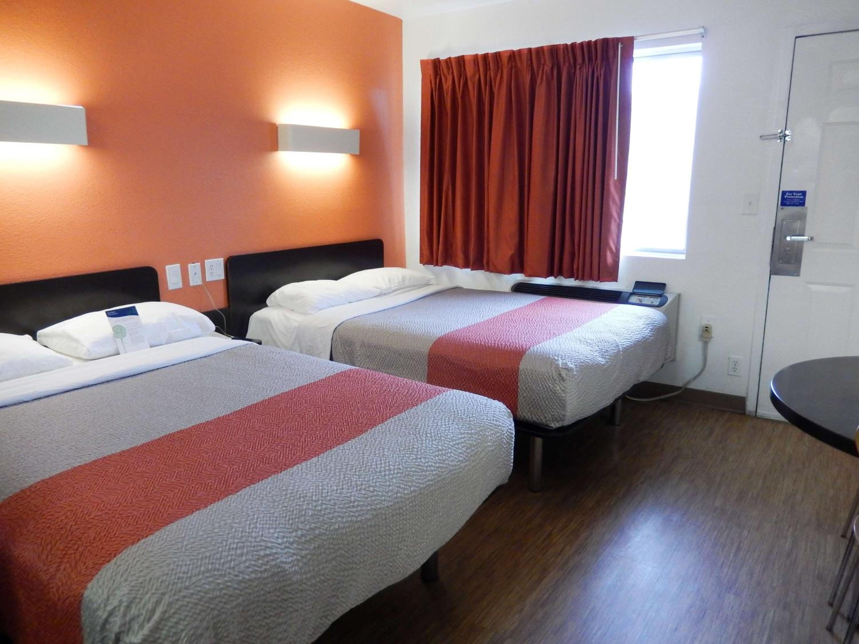 Motel 6-Clute, TX view 3