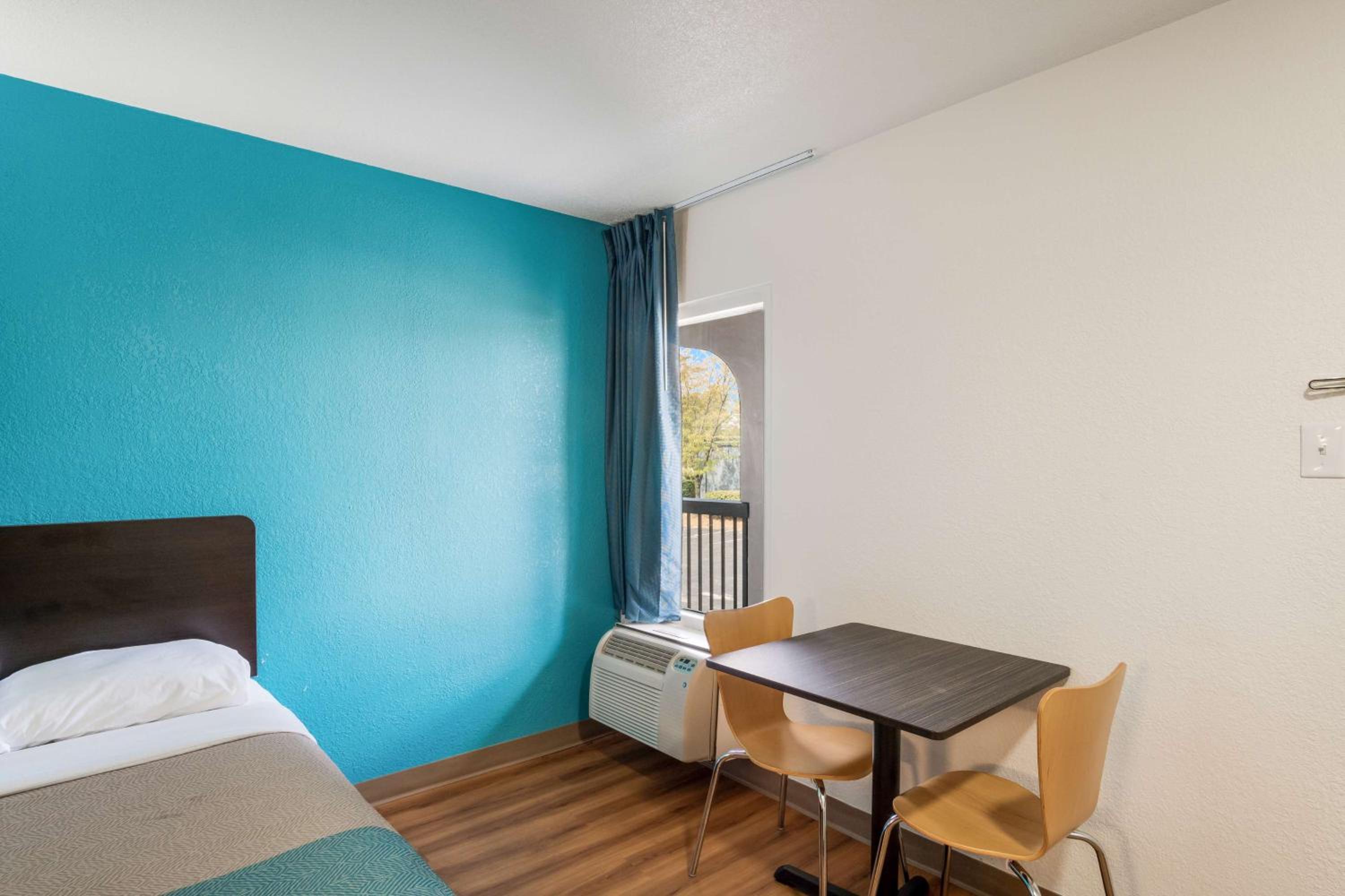 Lexington Vacations - Motel 6-Lexington, KY - Airport - Property Image 40
