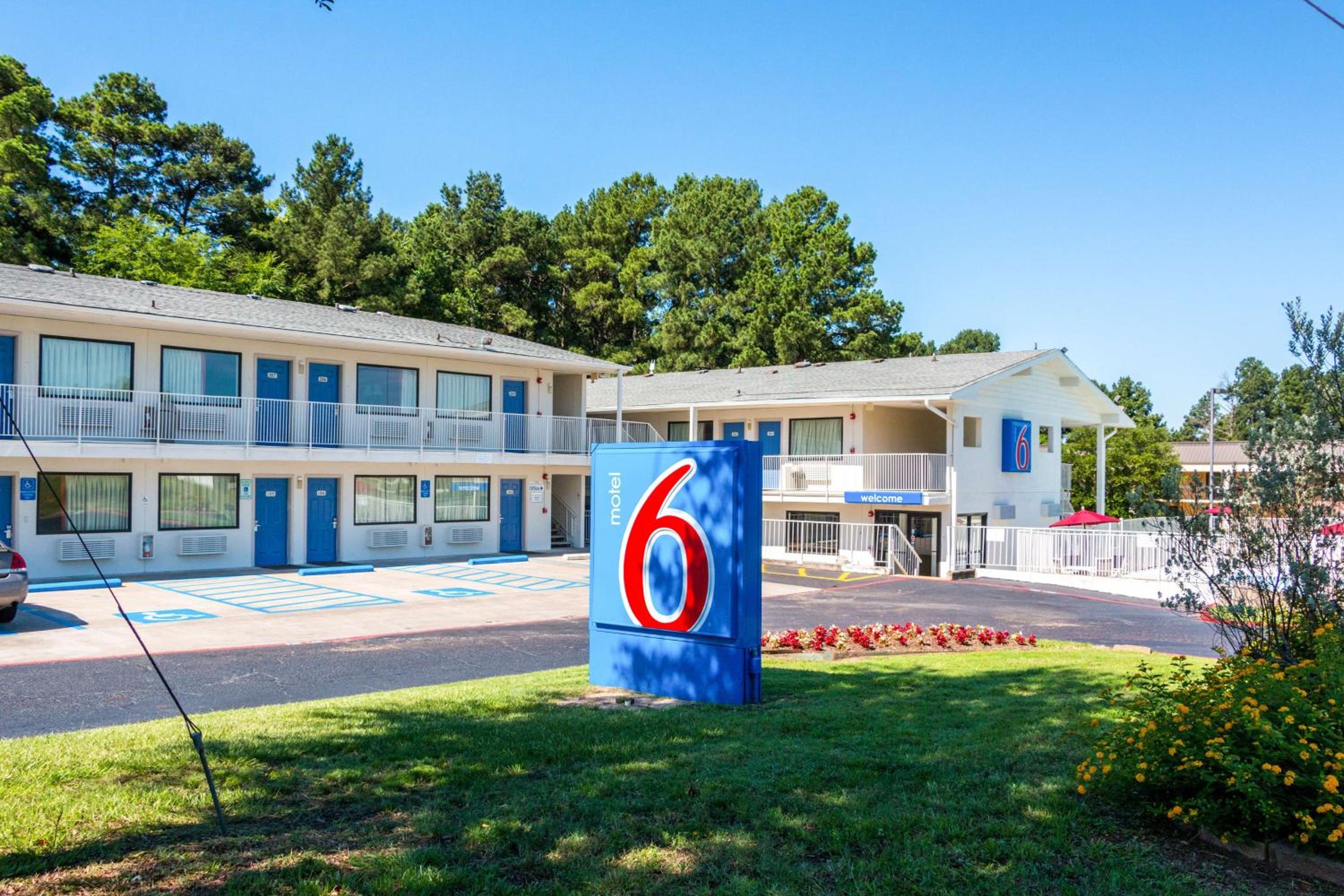 Marshall Vacations - Motel 6-Longview, TX - Property Image 1