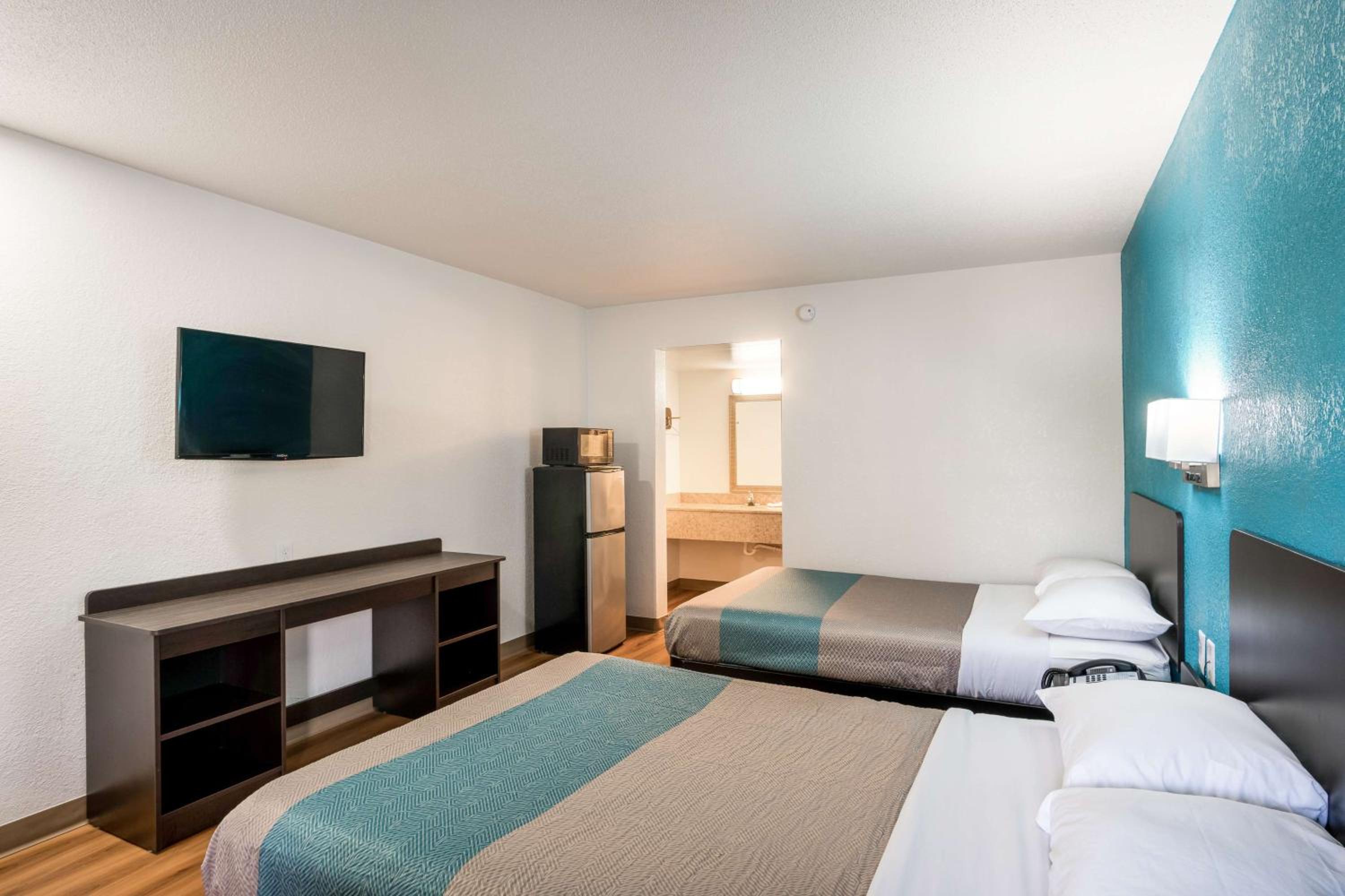 Lexington Vacations - Motel 6-Lexington, KY - Airport - Property Image 14