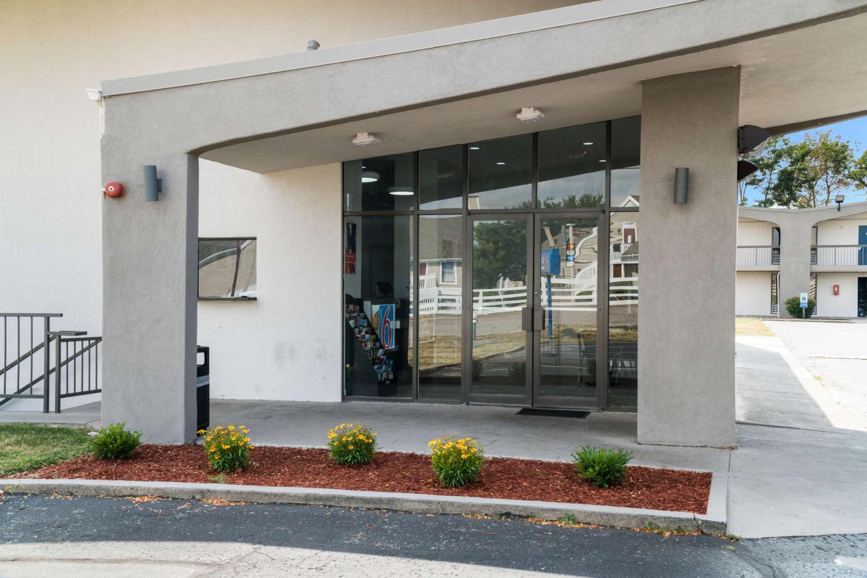 Lexington Vacations - Motel 6-Lexington, KY - Airport - Property Image 31