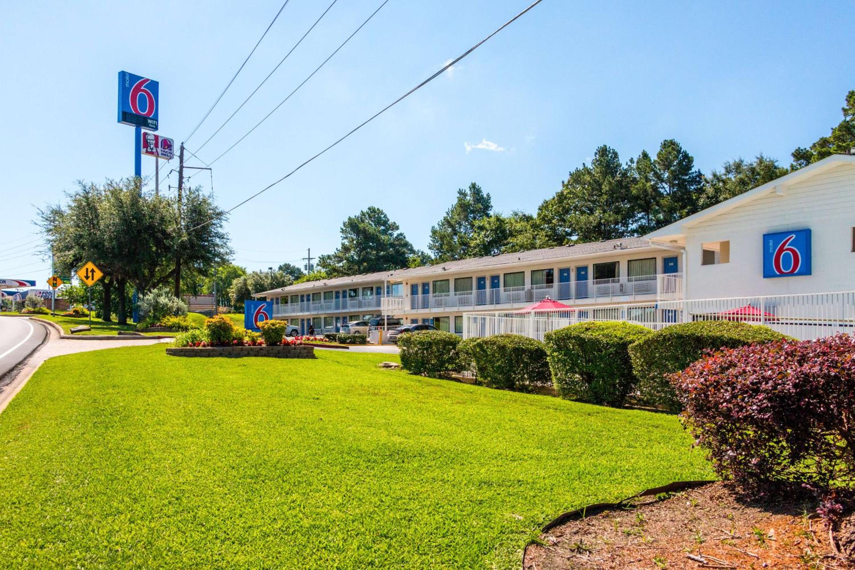 Marshall Vacations - Motel 6-Longview, TX - Property Image 2