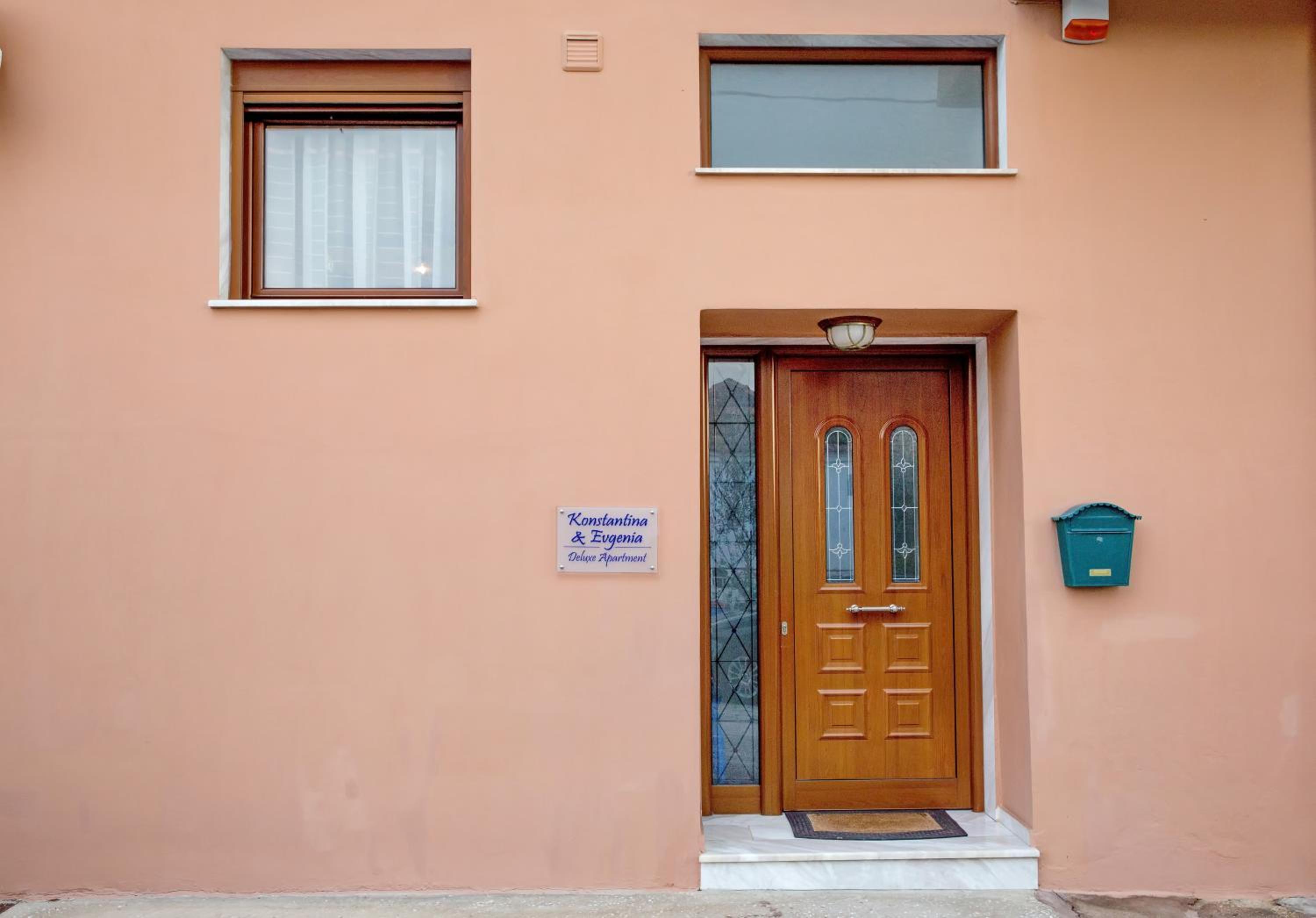 Hotel Konstantina & Evgenia Deluxe Apartment - Image 1