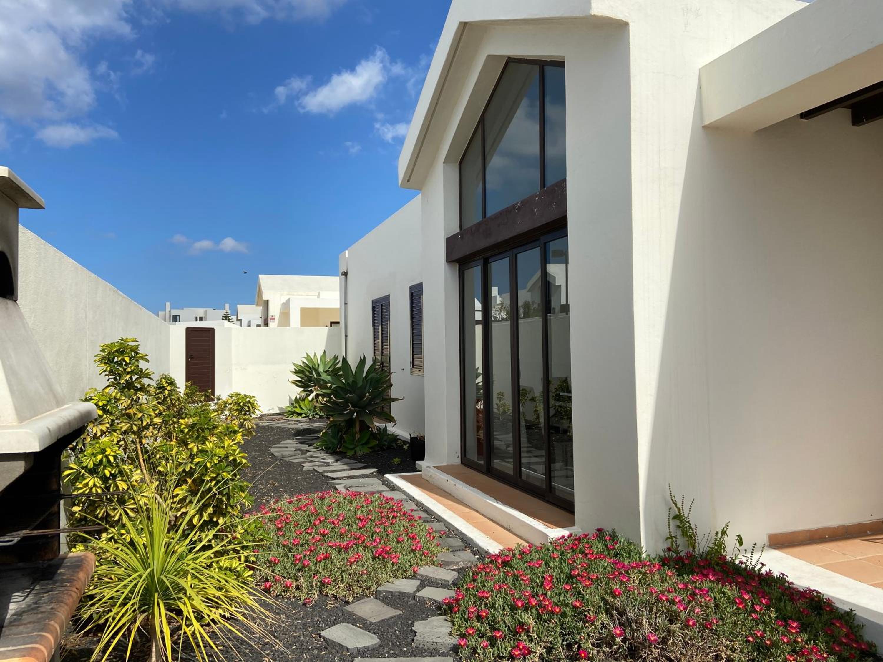 Hotel Buganvilla 19 forever - Image 1