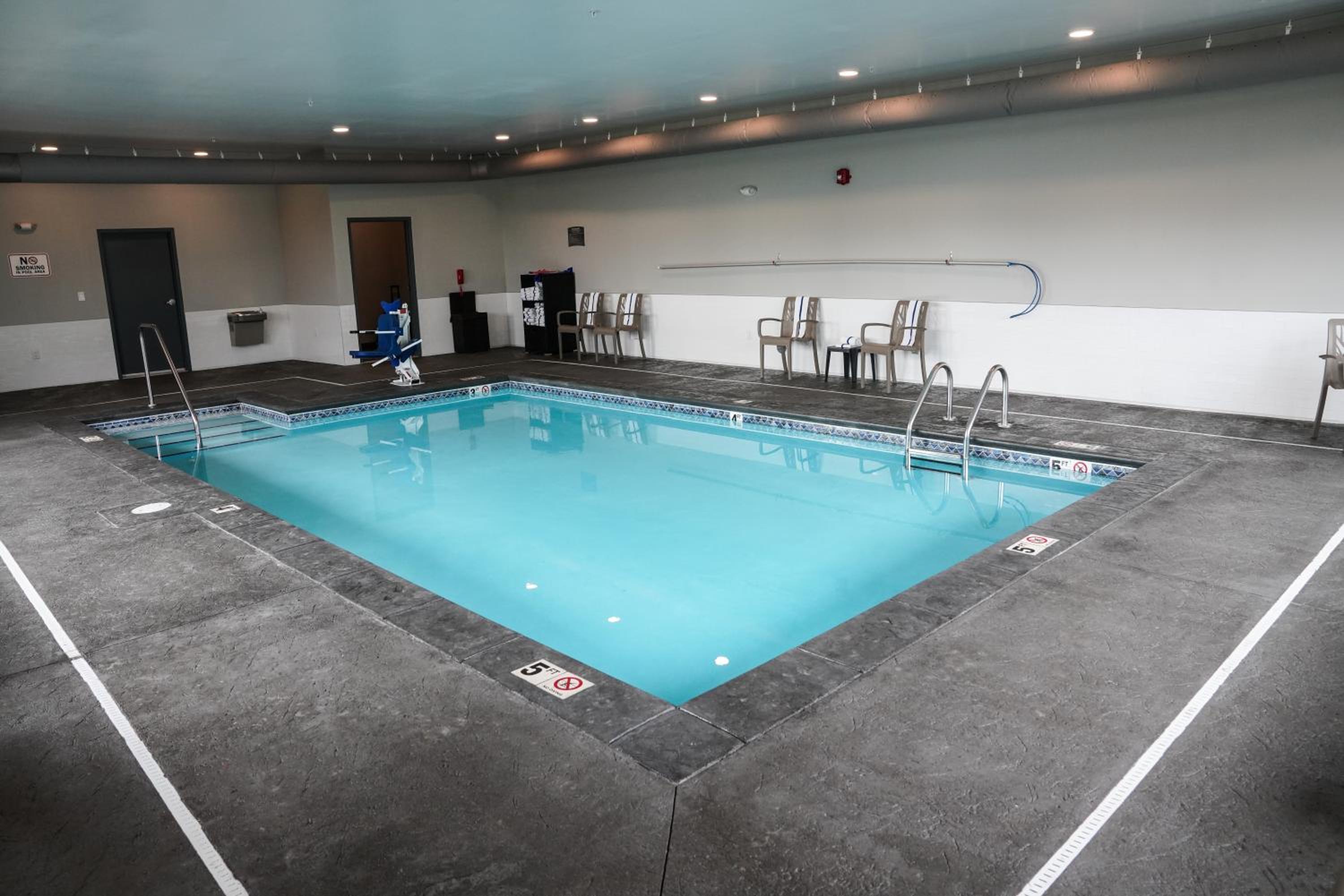 Brookstone Inn & Suites