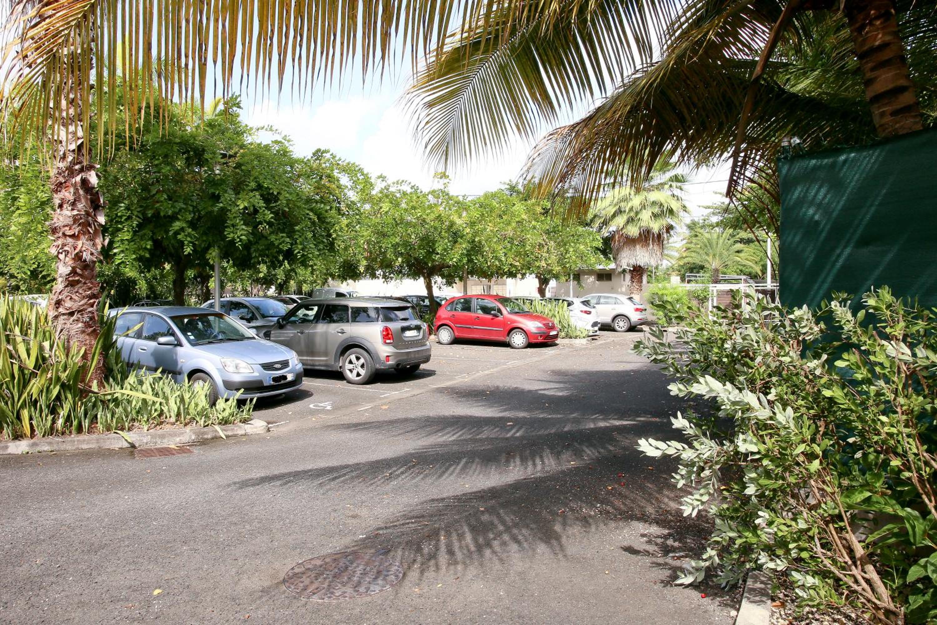 Eden Blue 2 Bedrooms & Pool view 4