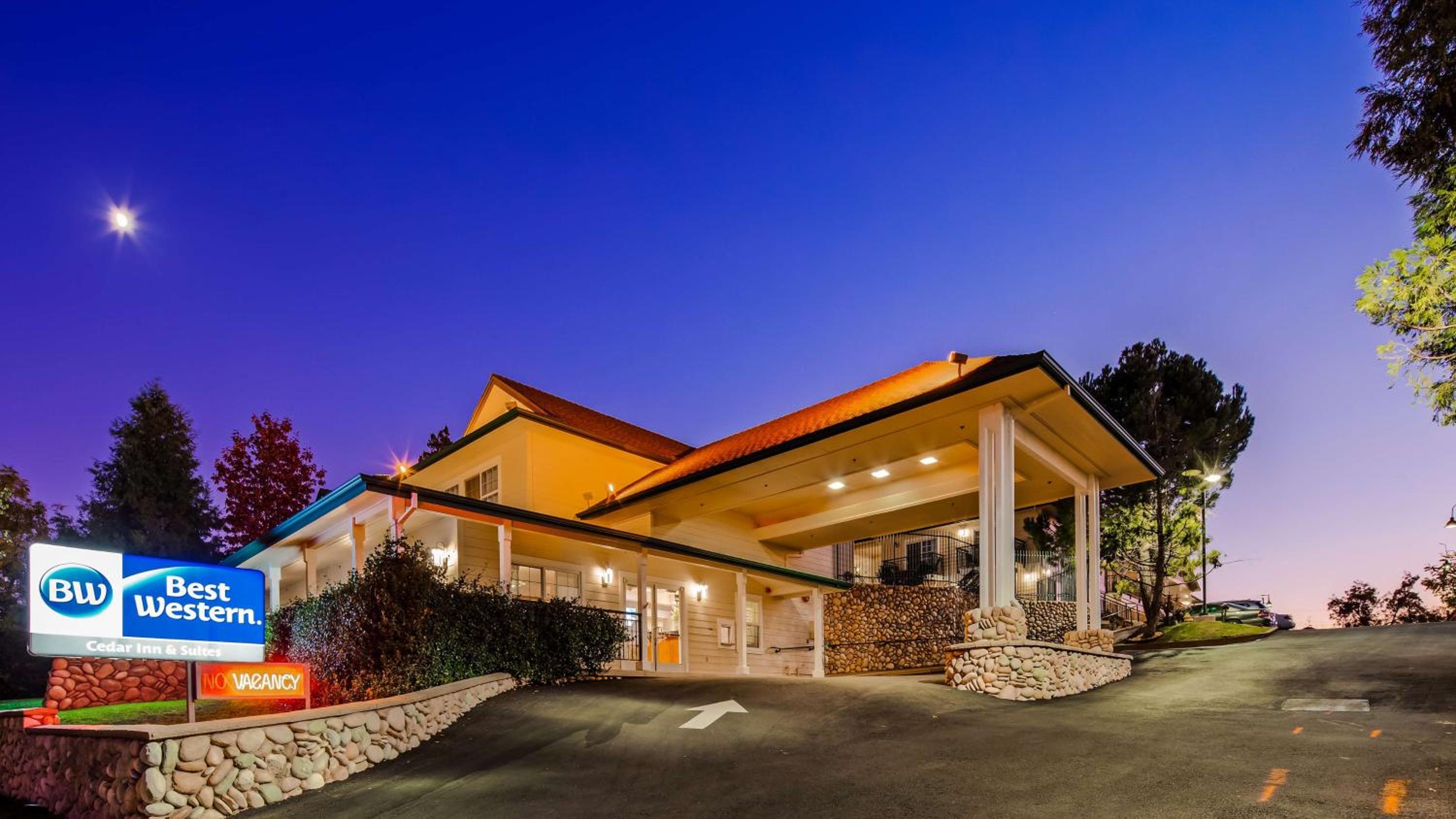 Hotel Best Western Cedar Inn & Suites