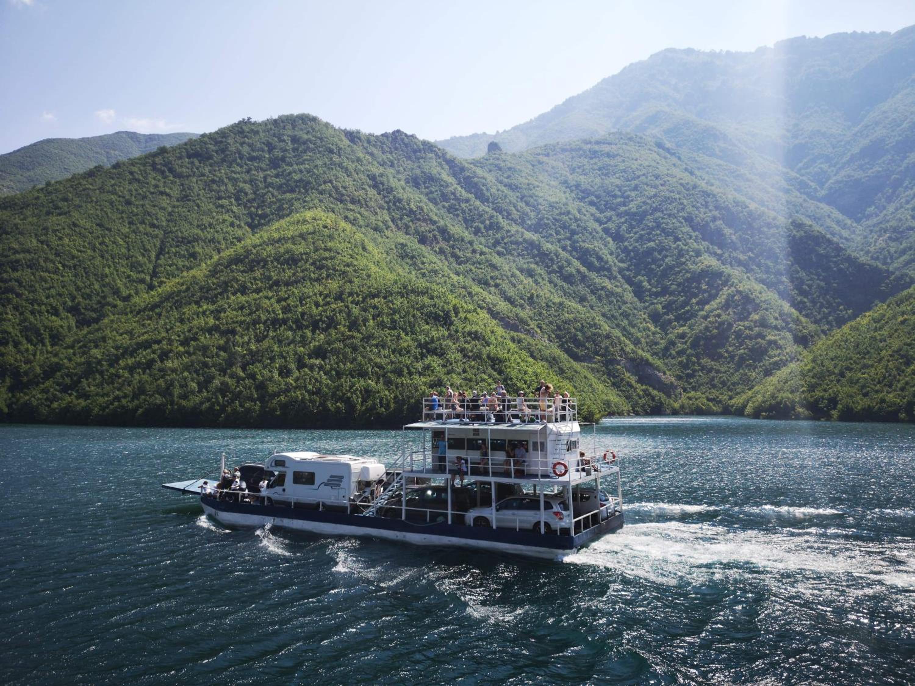 Rozafa Ferry & Accommodation