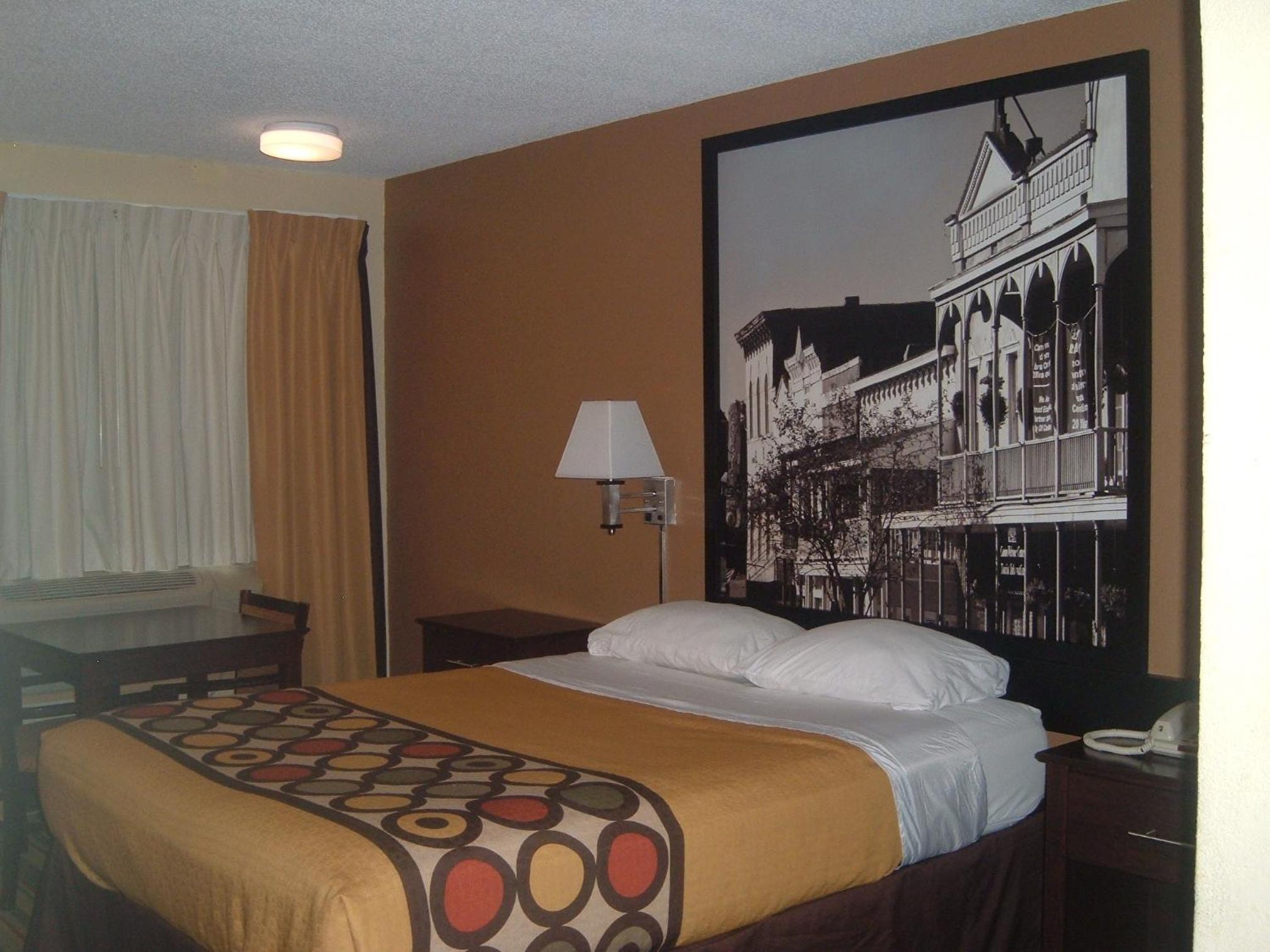 Laurel Vacations - Super 8 by Wyndham Laurel - Property Image 33
