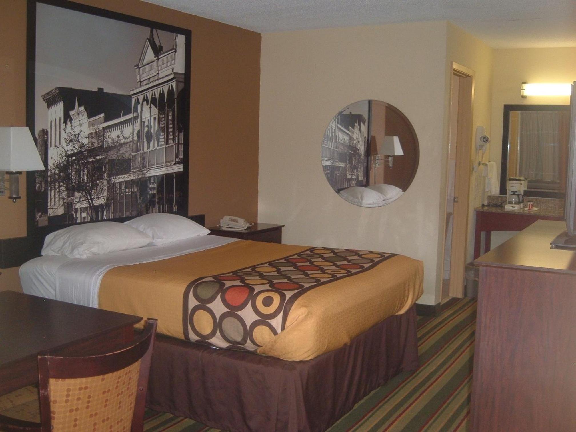Laurel Vacations - Super 8 by Wyndham Laurel - Property Image 32
