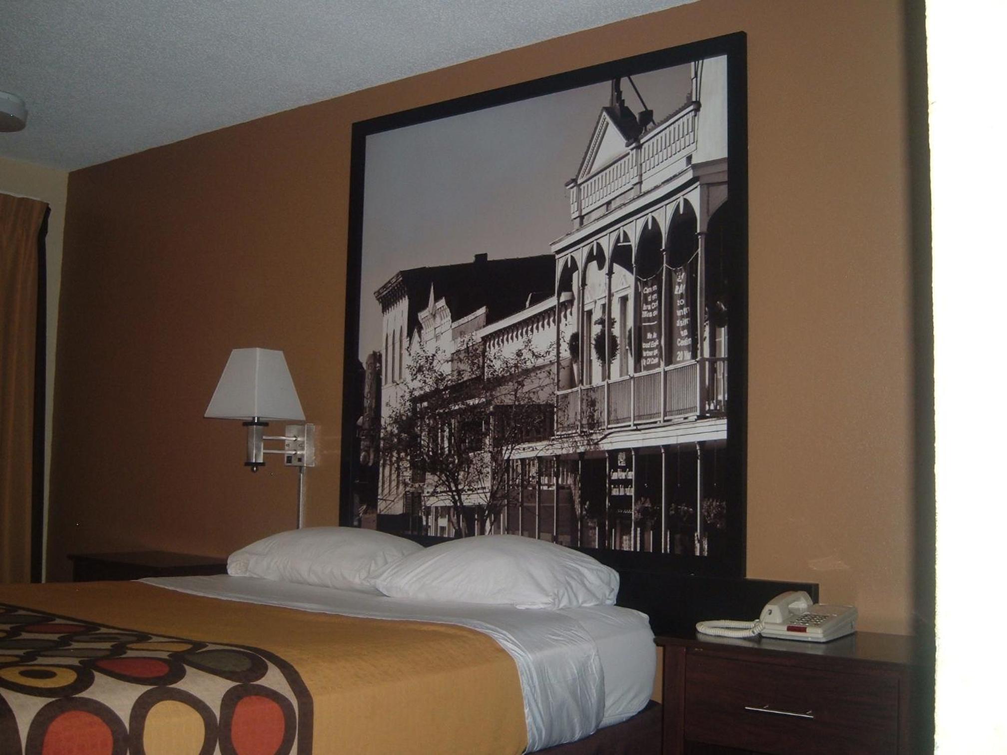 Laurel Vacations - Super 8 by Wyndham Laurel - Property Image 31