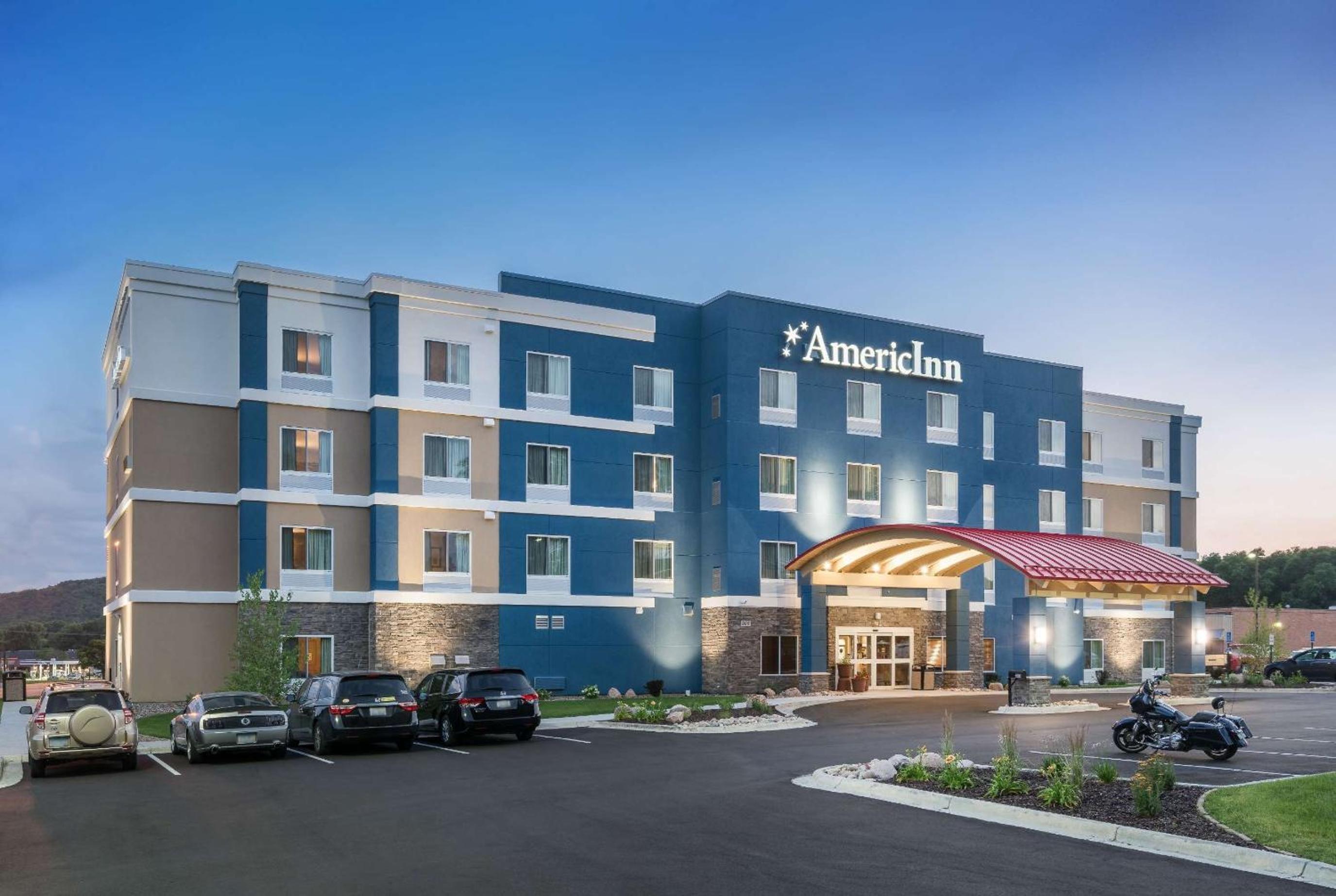 Hotel AmericInn by Wyndham Sioux Falls North - Image 1