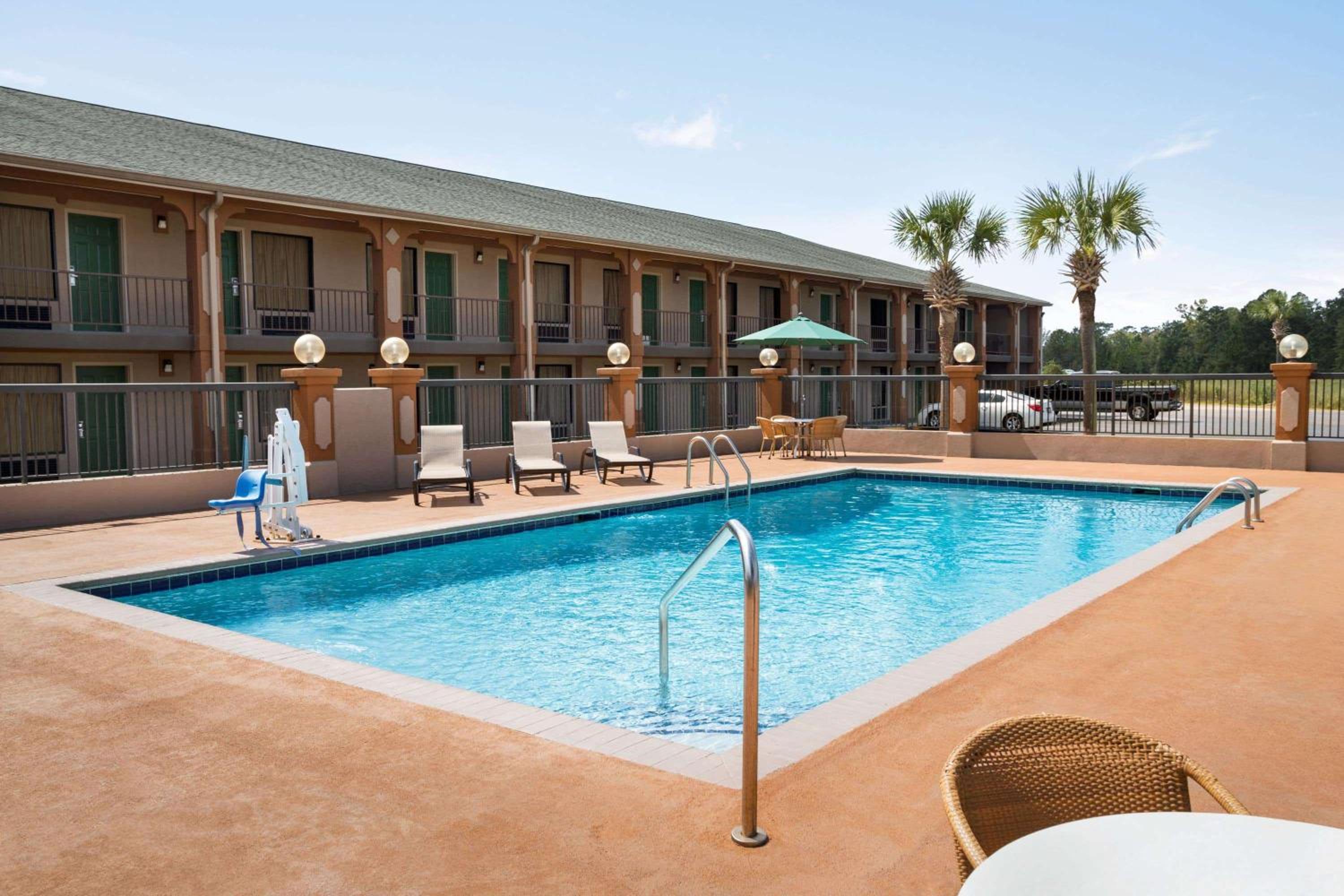 Days Inn by Wyndham Hardeeville/ I-95 State Line